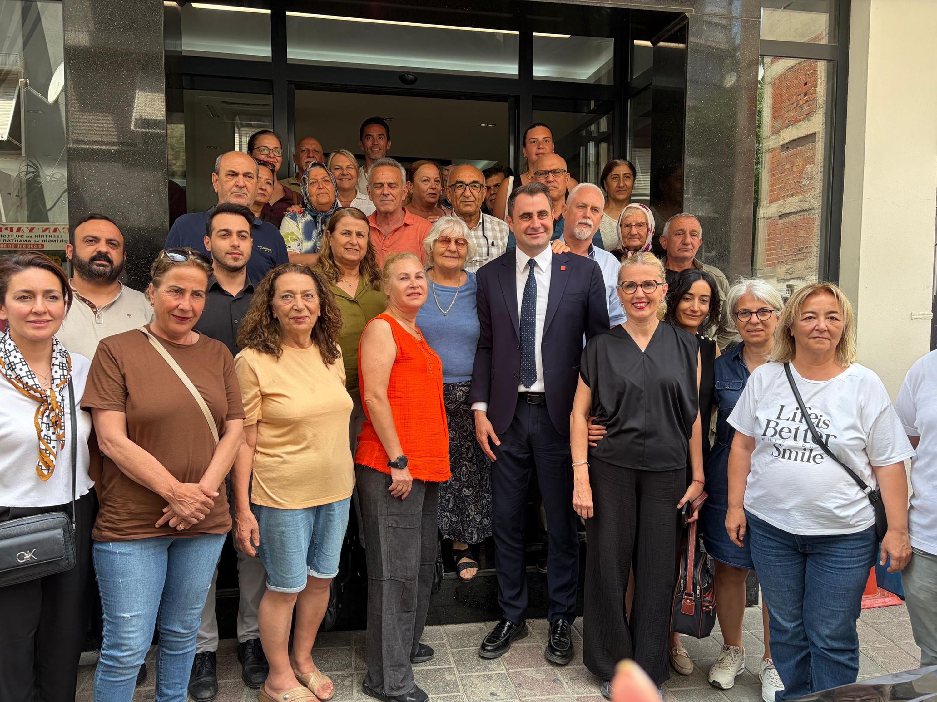 CHP İzmir il binasında gerginlik