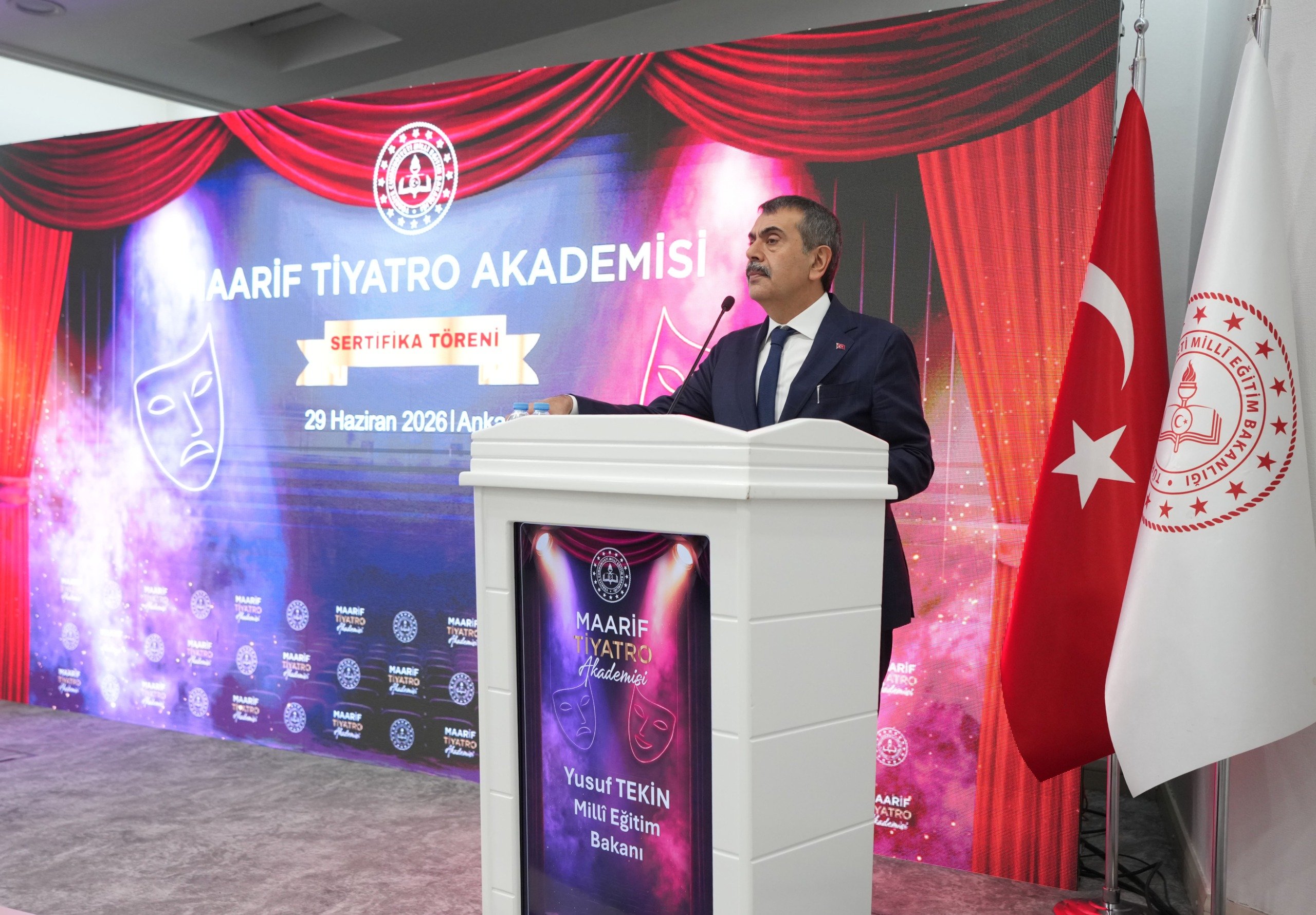 Maarif Tiyatro Akademisi öğrencileri eğitim alırken