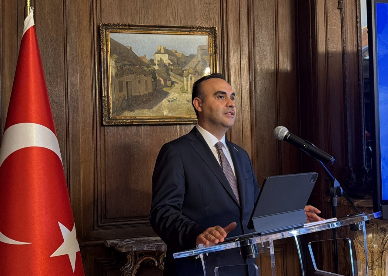 Sanayi ve Teknoloji Bakanı Mehmet Fatih Kacır, Paris