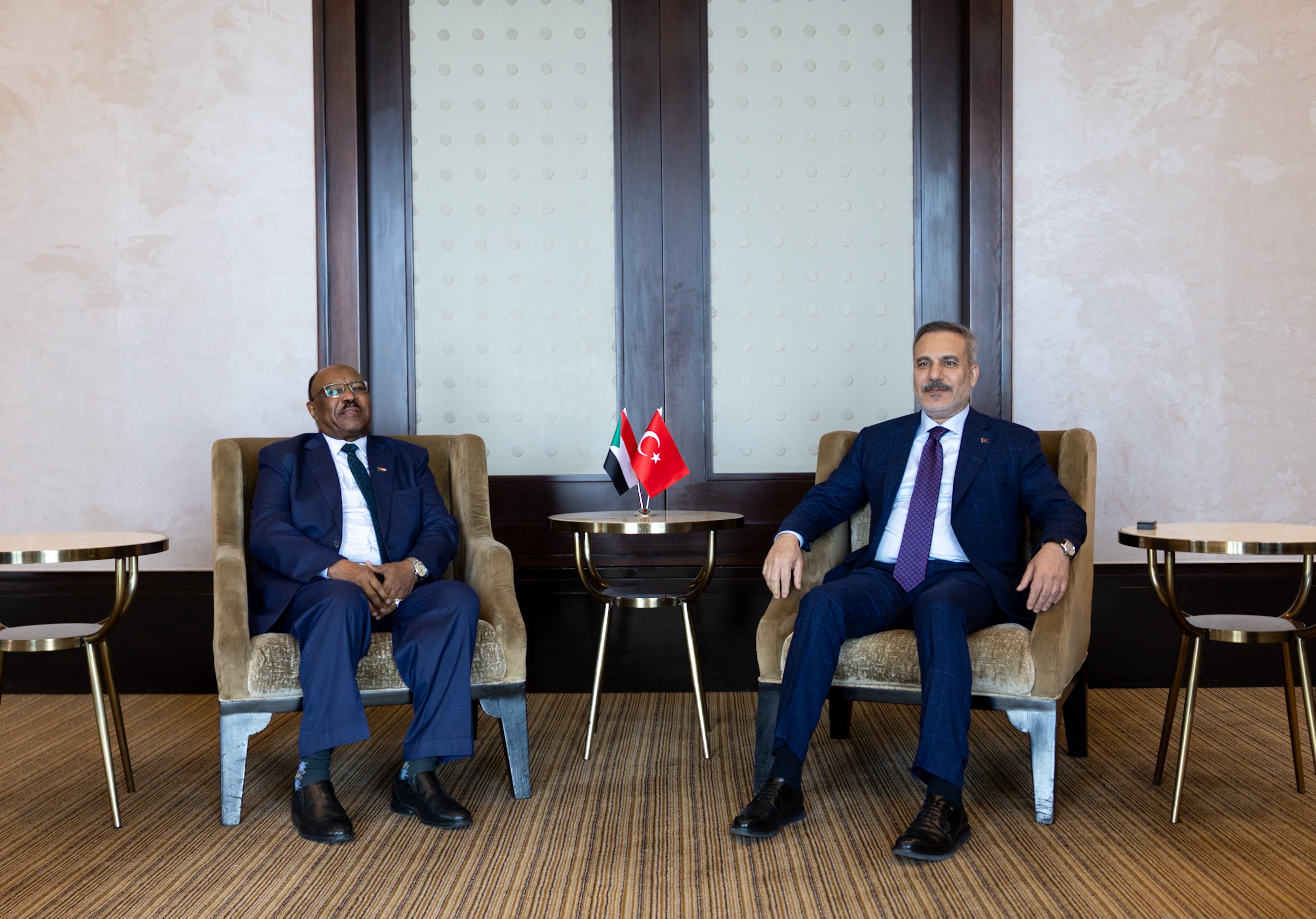 Bakan Fidan Sudanlı mevkidaşı Salem ile Kahire’de görüşüyor