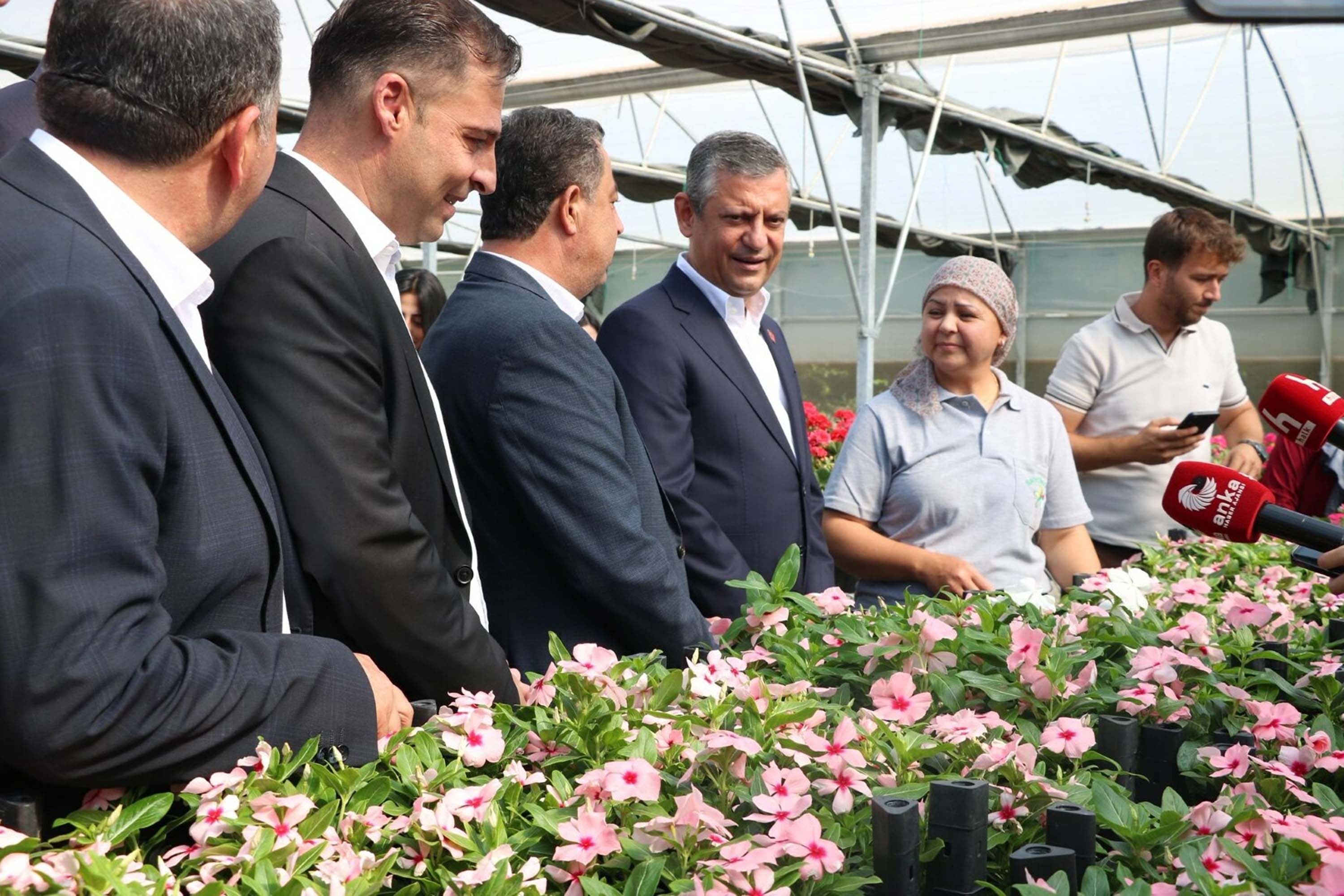 Özgür Özel, çiftçilerin sorunlarını dinledi