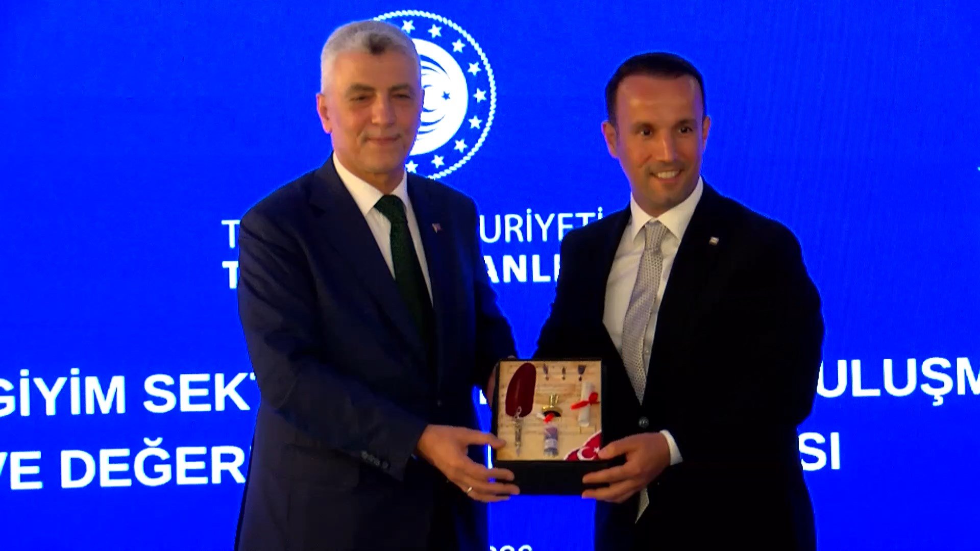 Ticaret Bakanı Ömer Bolat konuşma yaparken