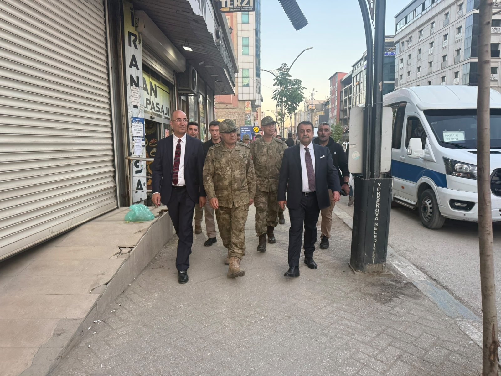 Kara Kuvvetleri Komutanı Tokel