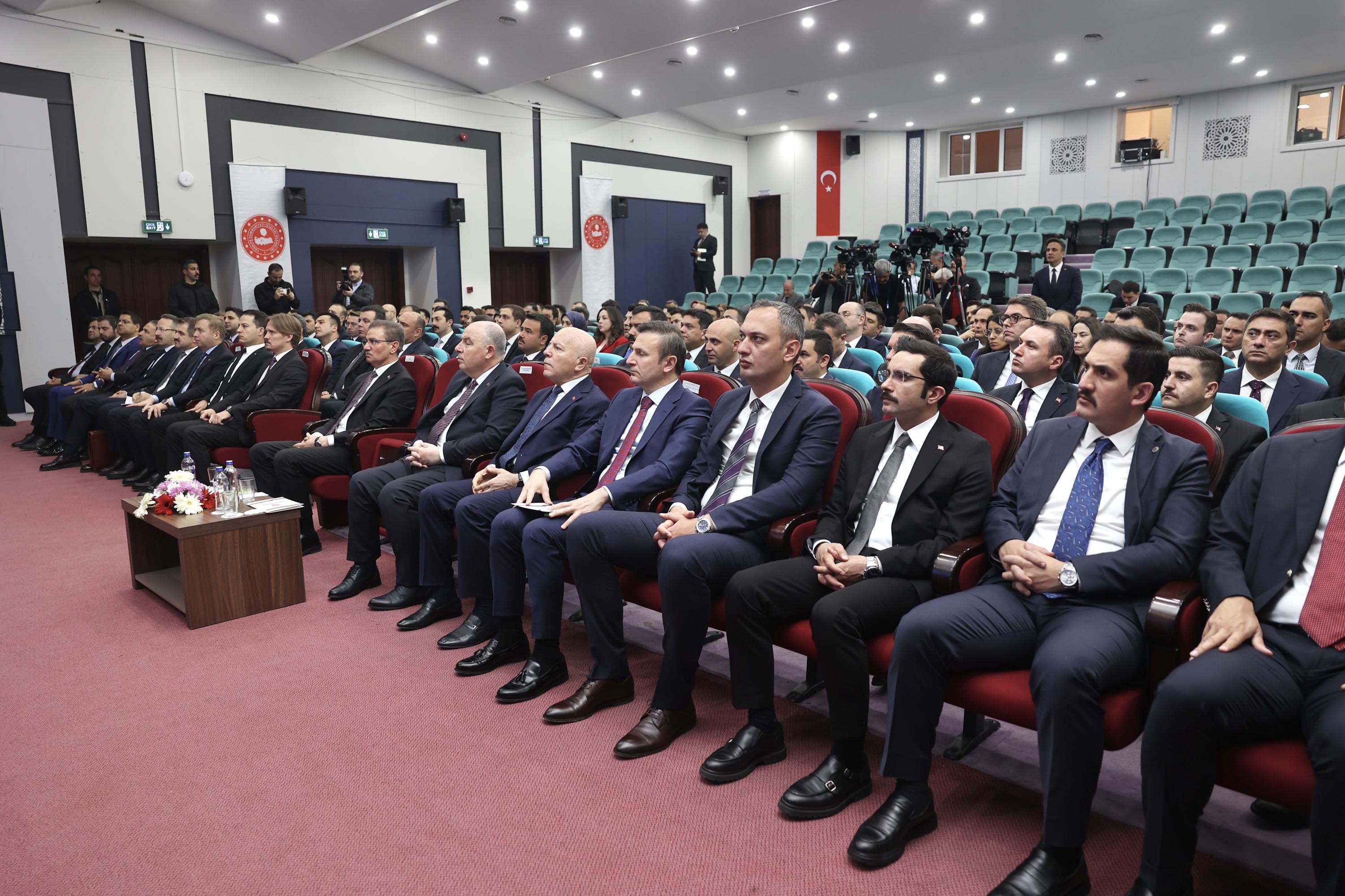 Bakan Mustafa Çiftçi Mülki İdare toplantısında güvenlik değerlendirmesi yapıyor