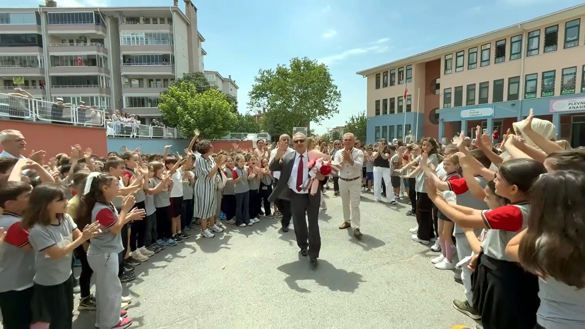 44 yıllık öğretmen Zafer Tekçe uğurlama töreni