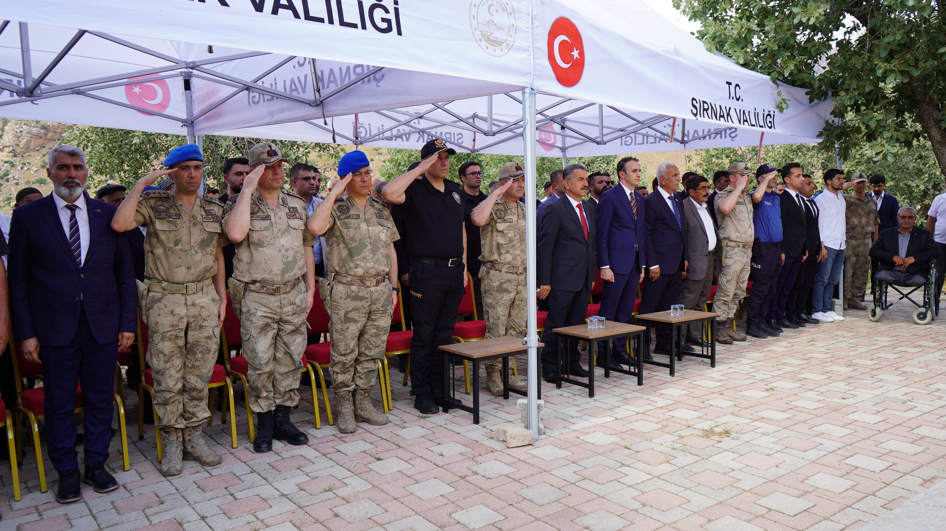 Köy muhtarı İbrahim Özbey konuşuyor