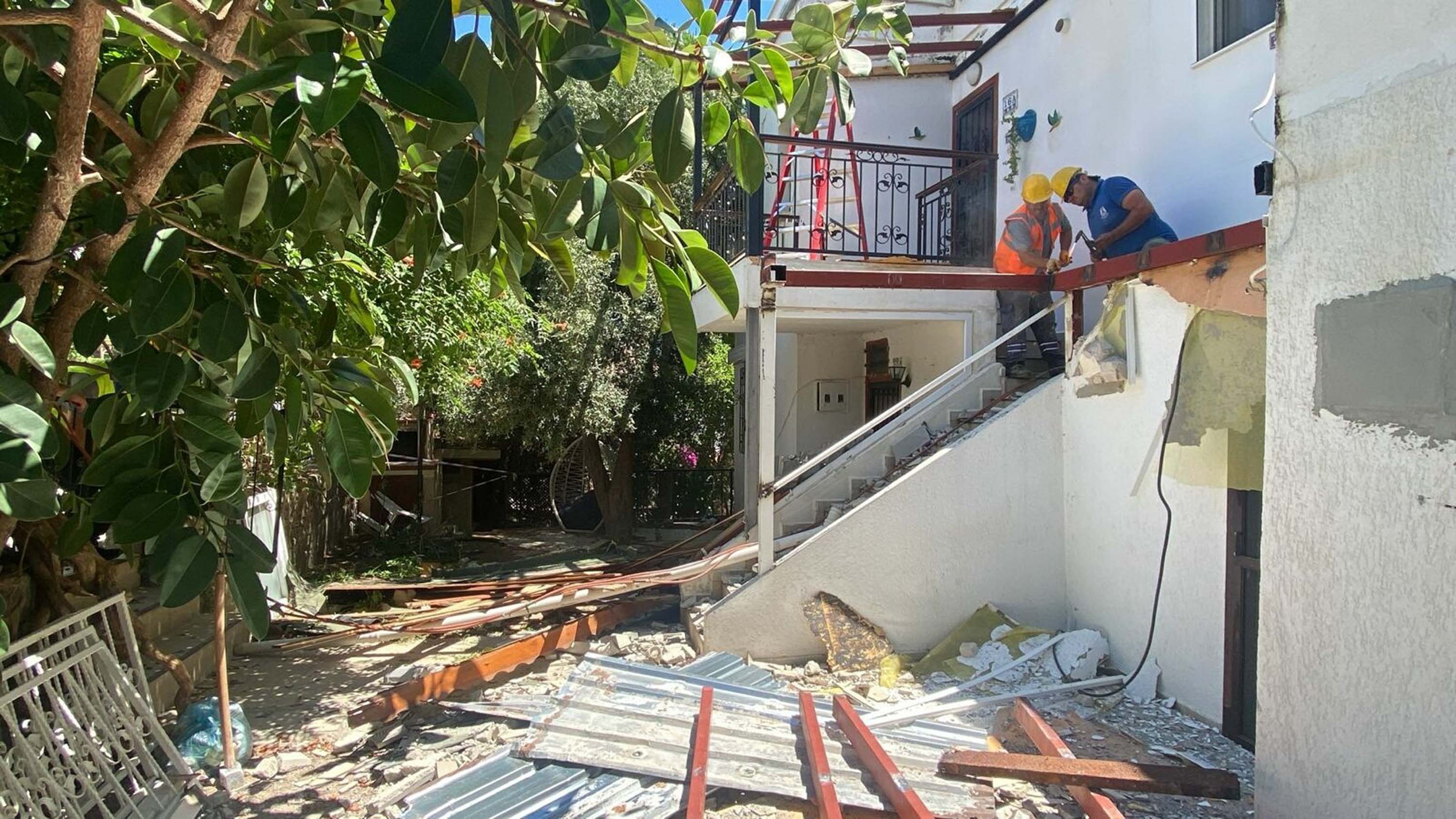 Bodrumda kaçak yapı yıkım operasyonu