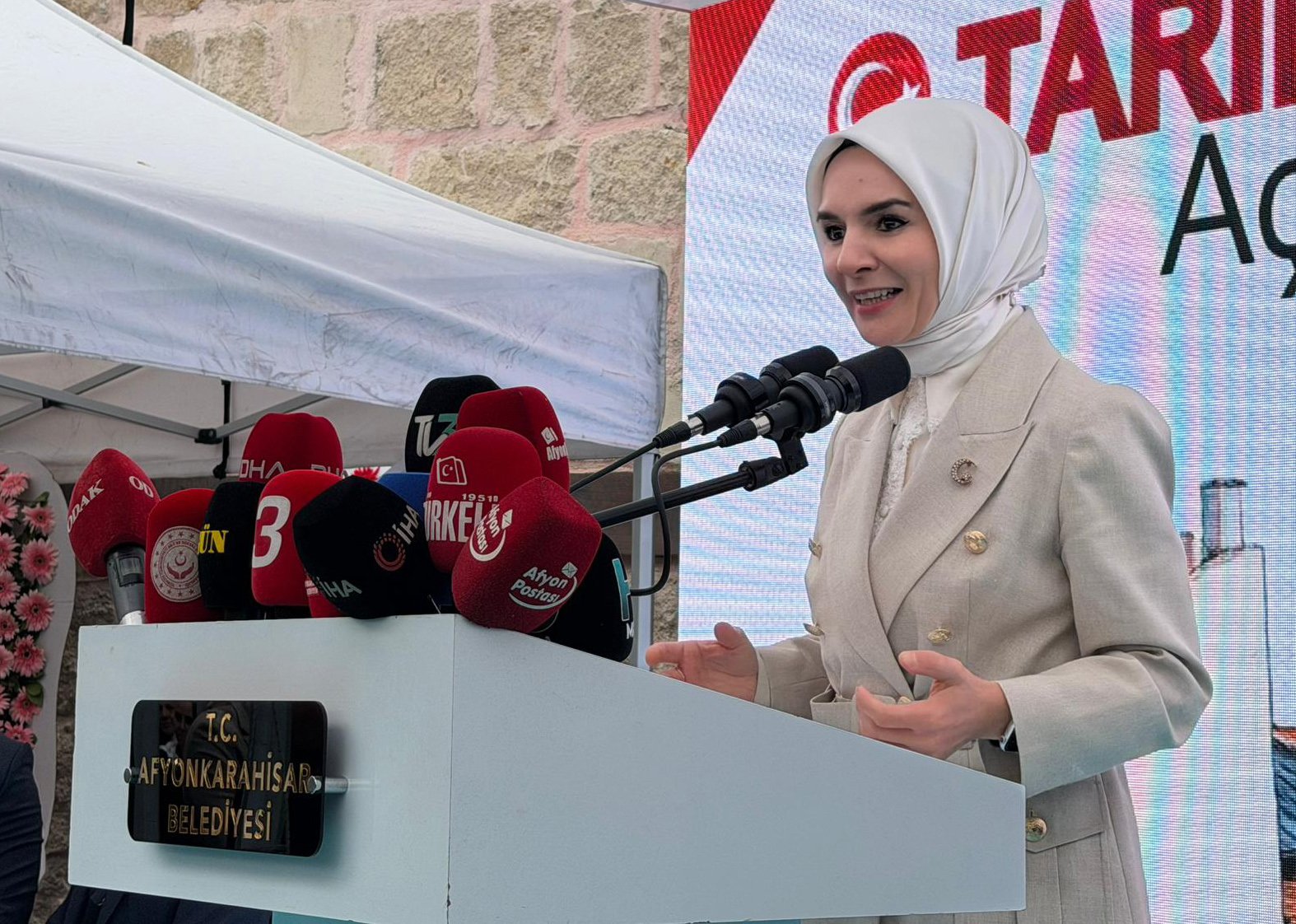 Bakan Göktaş, Afyonkarahisar programında vatandaşlarla bir araya geldi