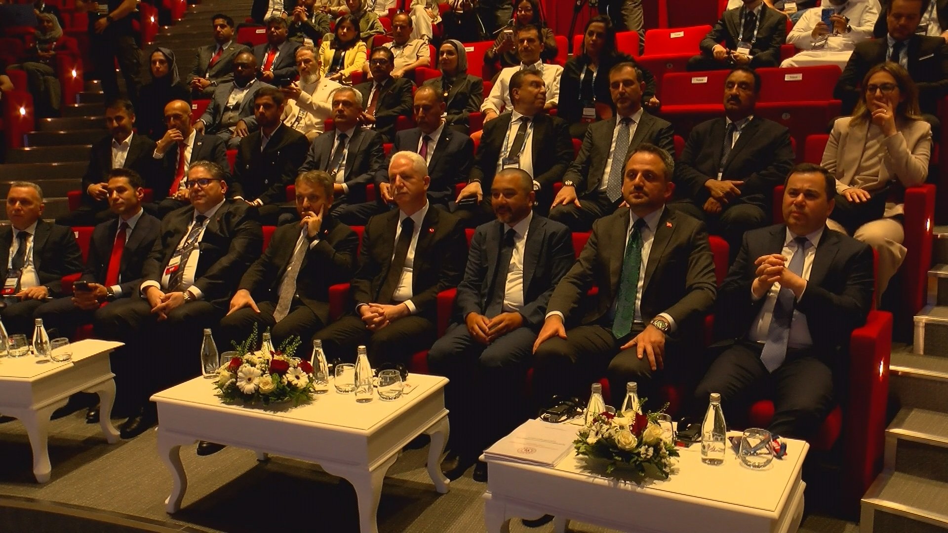 İstanbul Valisi Davut Gül, İİT Gençlik Girişimcilik Konferansı