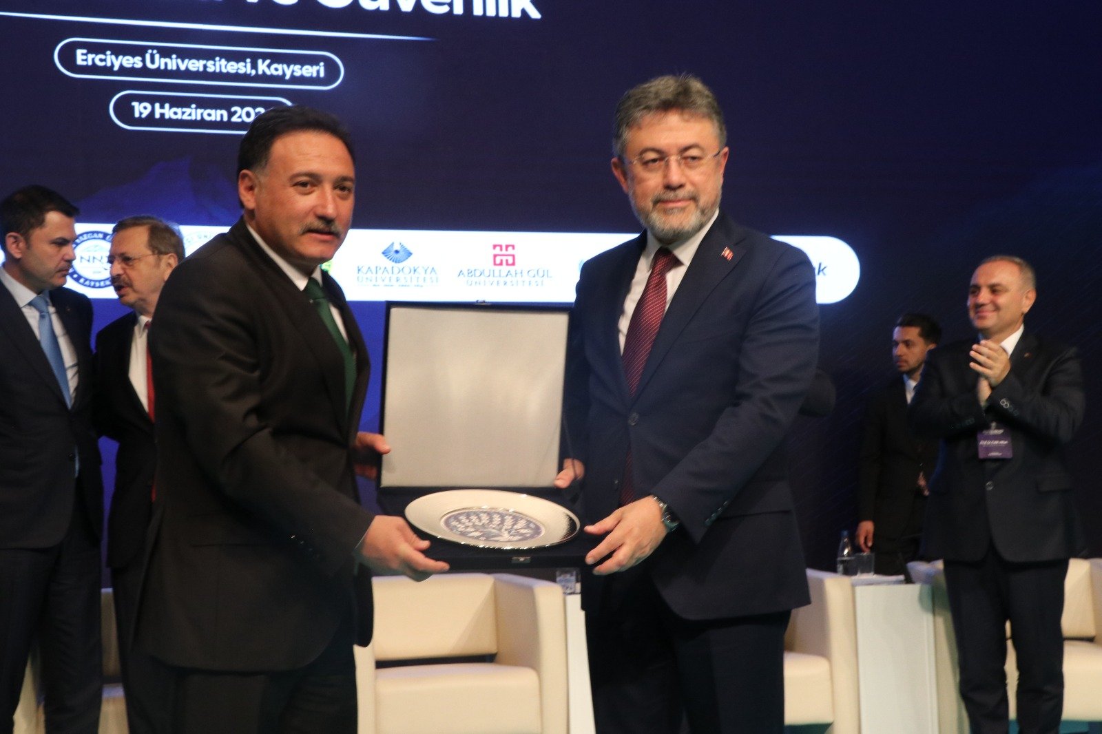 Bakan Yumaklı zirve salonunda