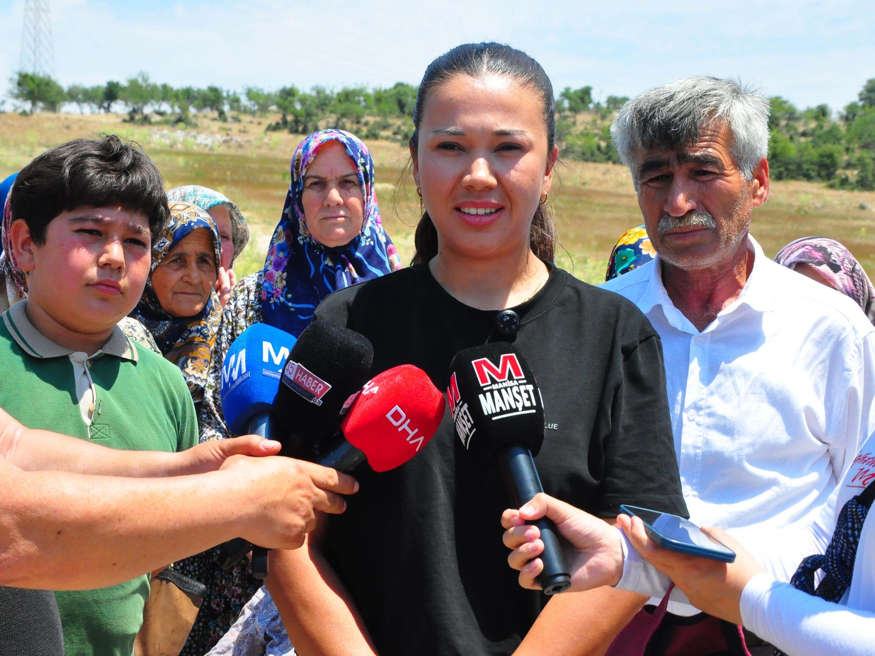 Manisa mezarlık protestosu vatandaşlar traktör