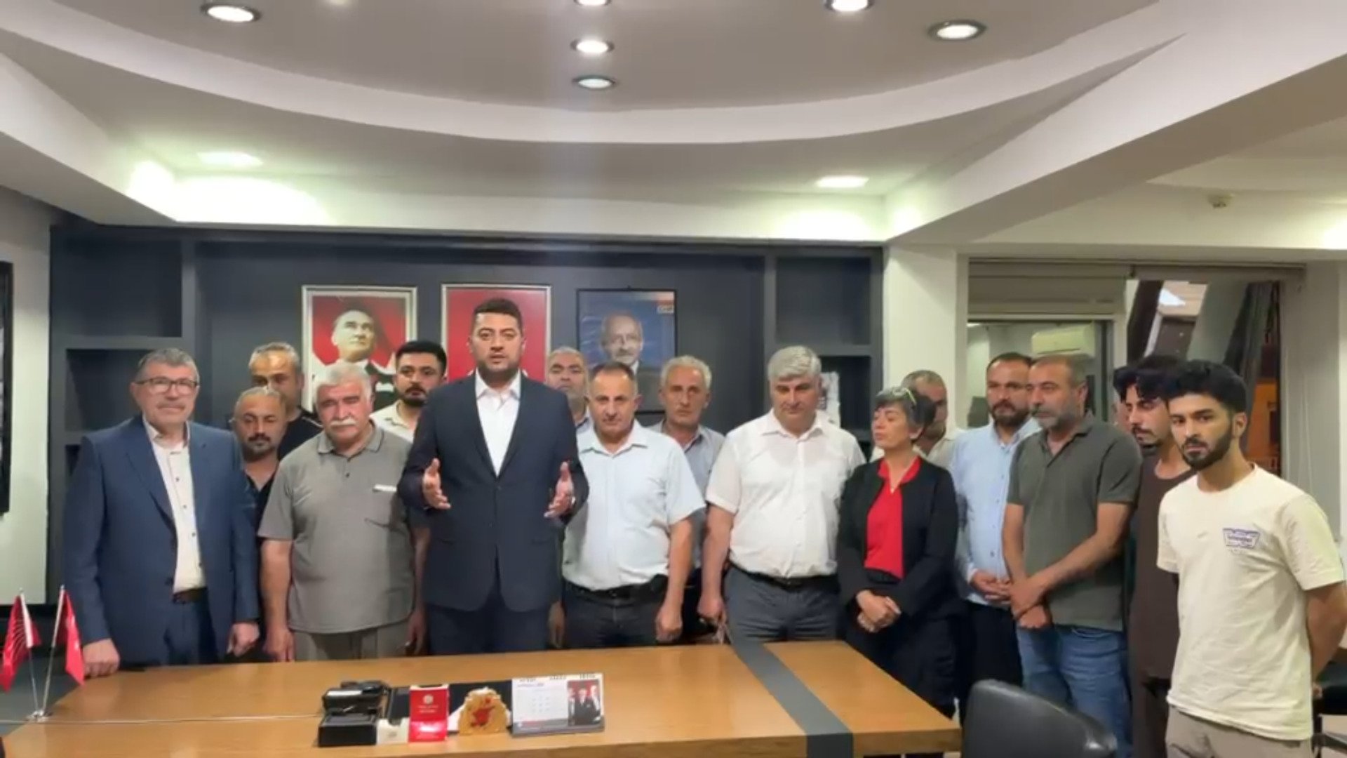 CHP Malatya Il Baskani Hakan Satilmis Polis Esliginde Parti Binasina Giriyor