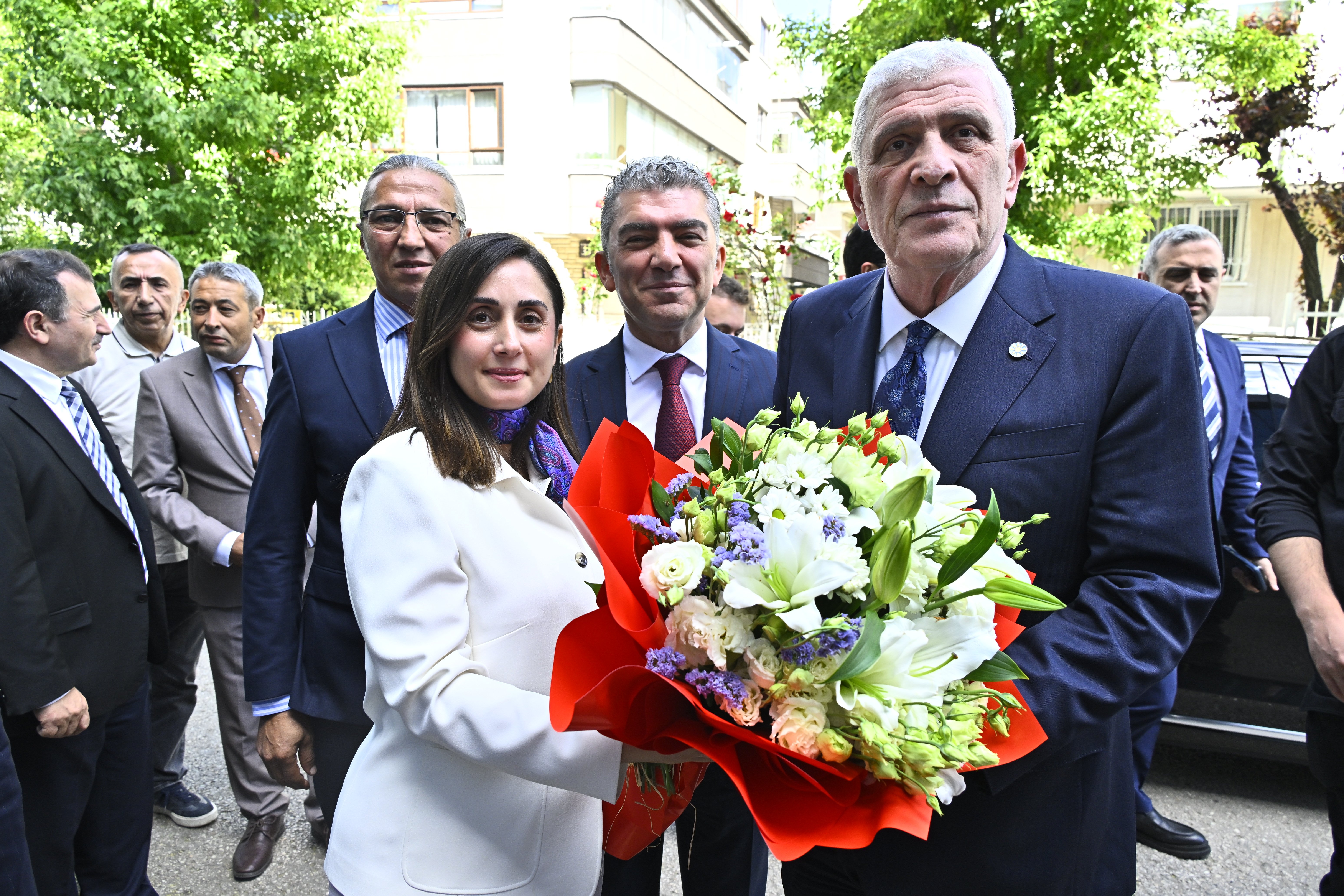 Dervişoğlu Kuruoğlu el sıkışıyor