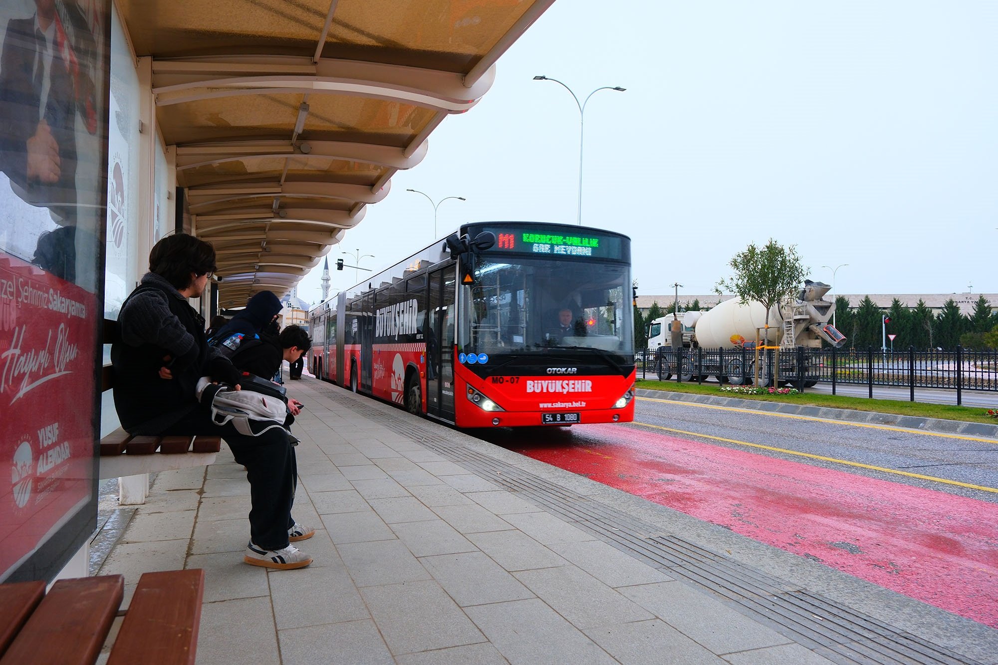 Sakarya metrobüs yolcu