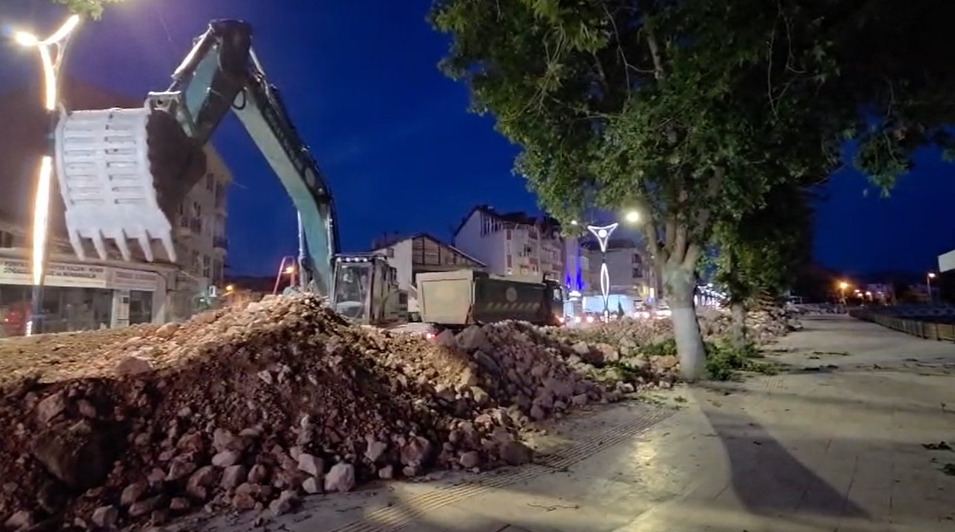 Turhal dev kaya seti kaldırma çalışmaları