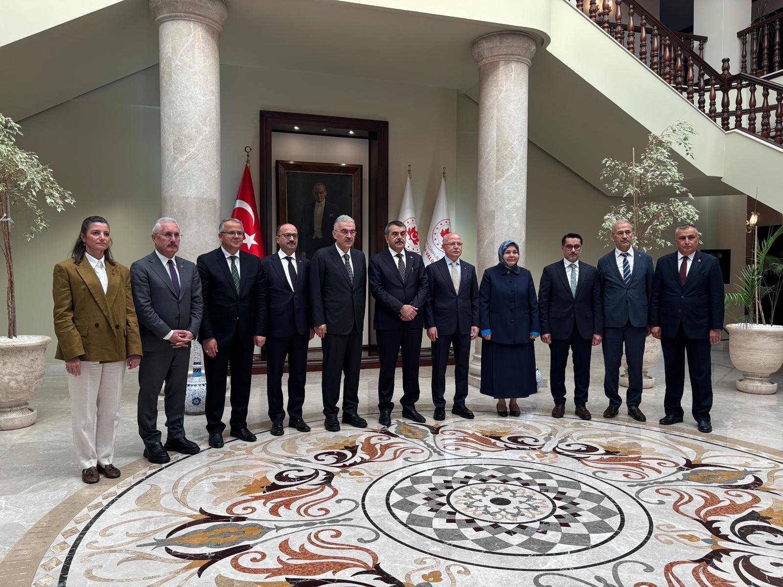 Bakan Yusuf Tekin okul ziyaretinde