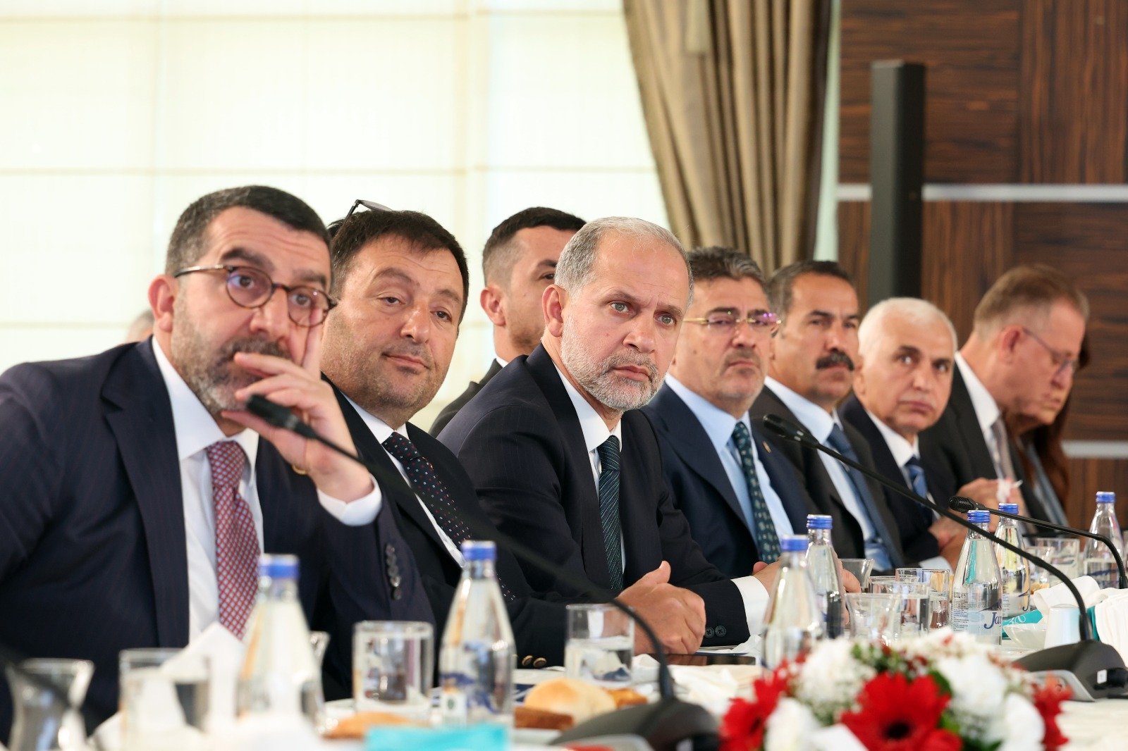 İçişleri Bakanı Mustafa Çiftçi toplantıda milletvekillerine hitap ediyor