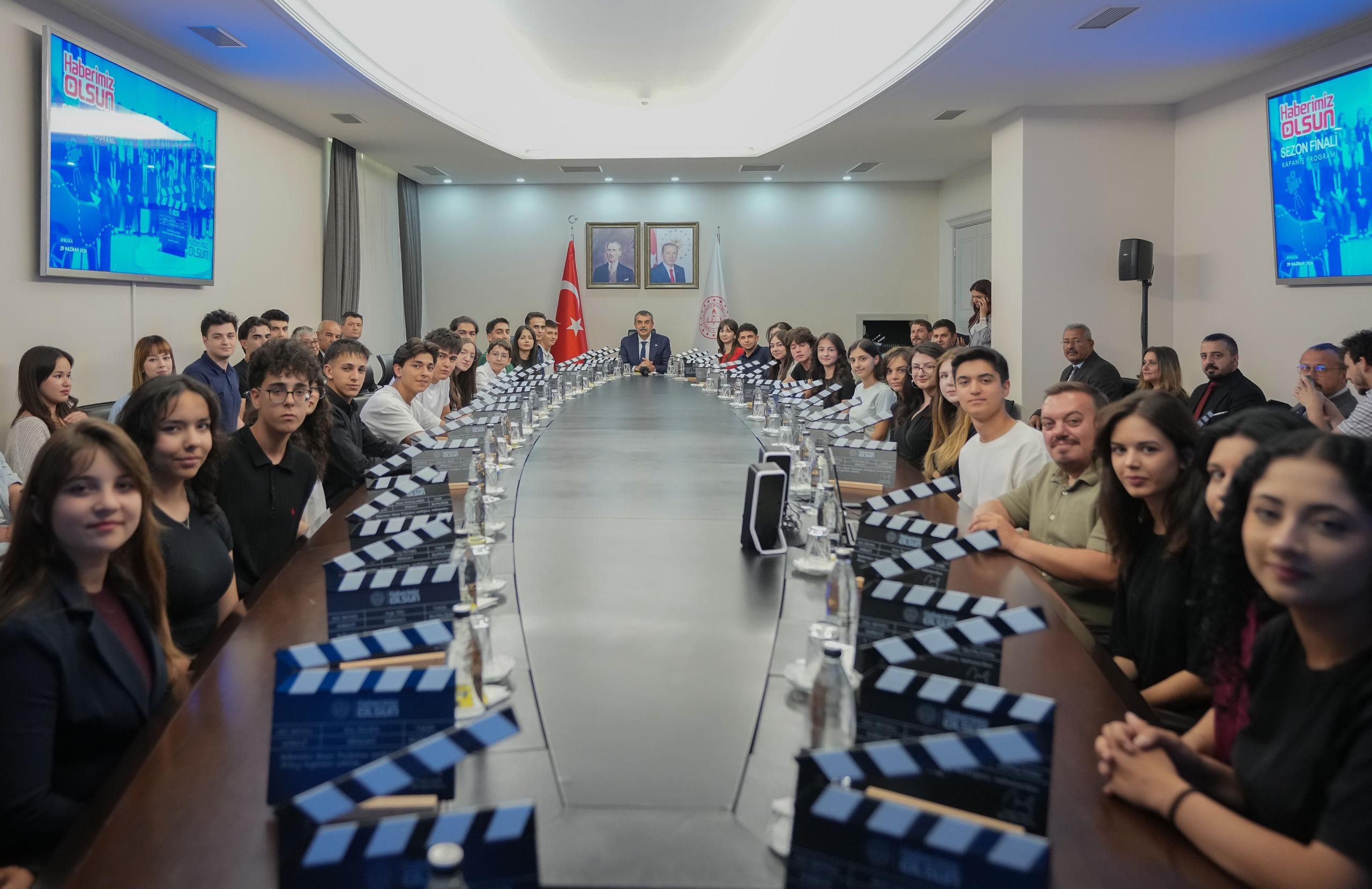 Milli Eğitim Bakanı Yusuf Tekin Haberimiz Olsun projesi öğrencileri
