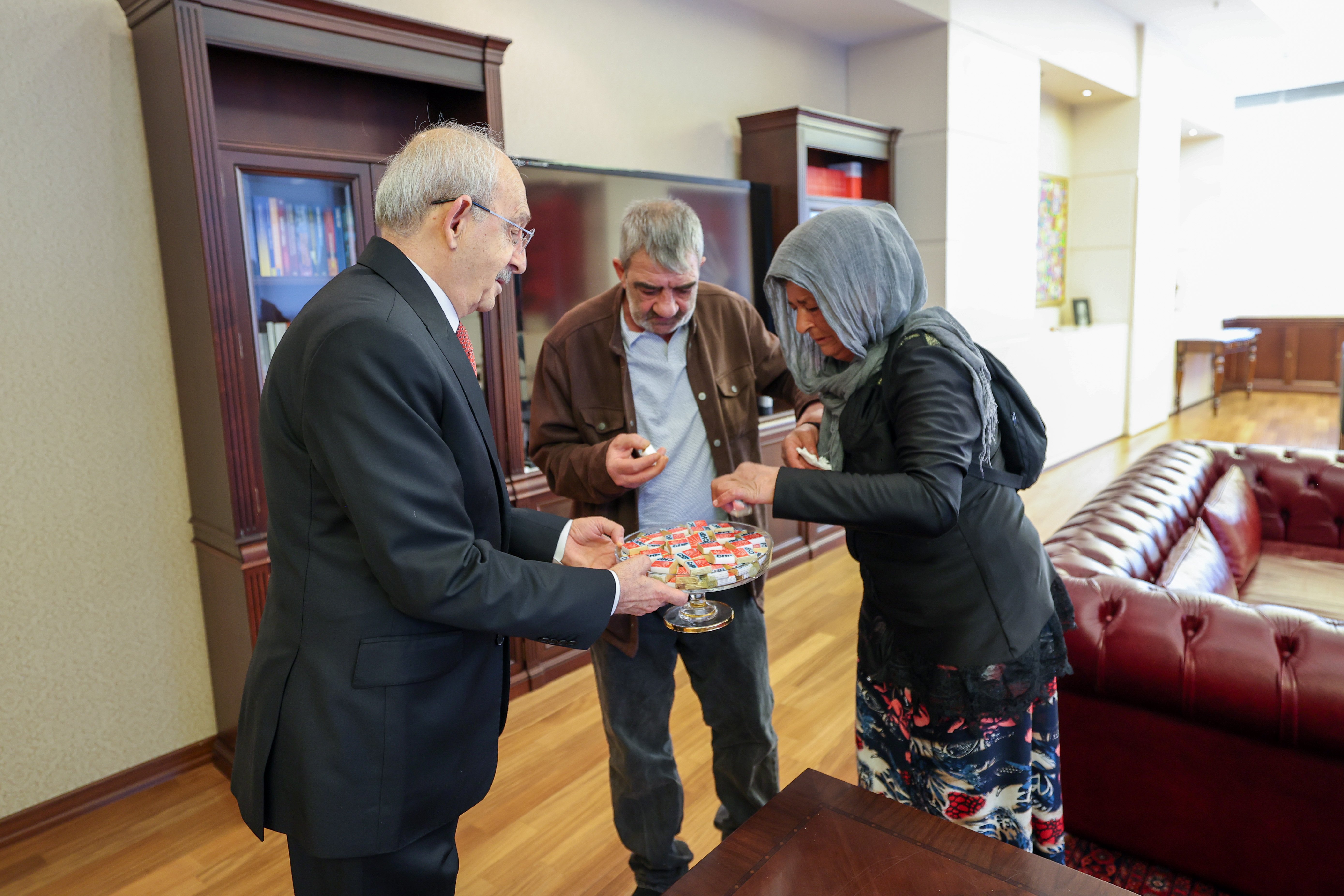 Kemal Kılıçdaroğlu mağdur aileyi kabul etti