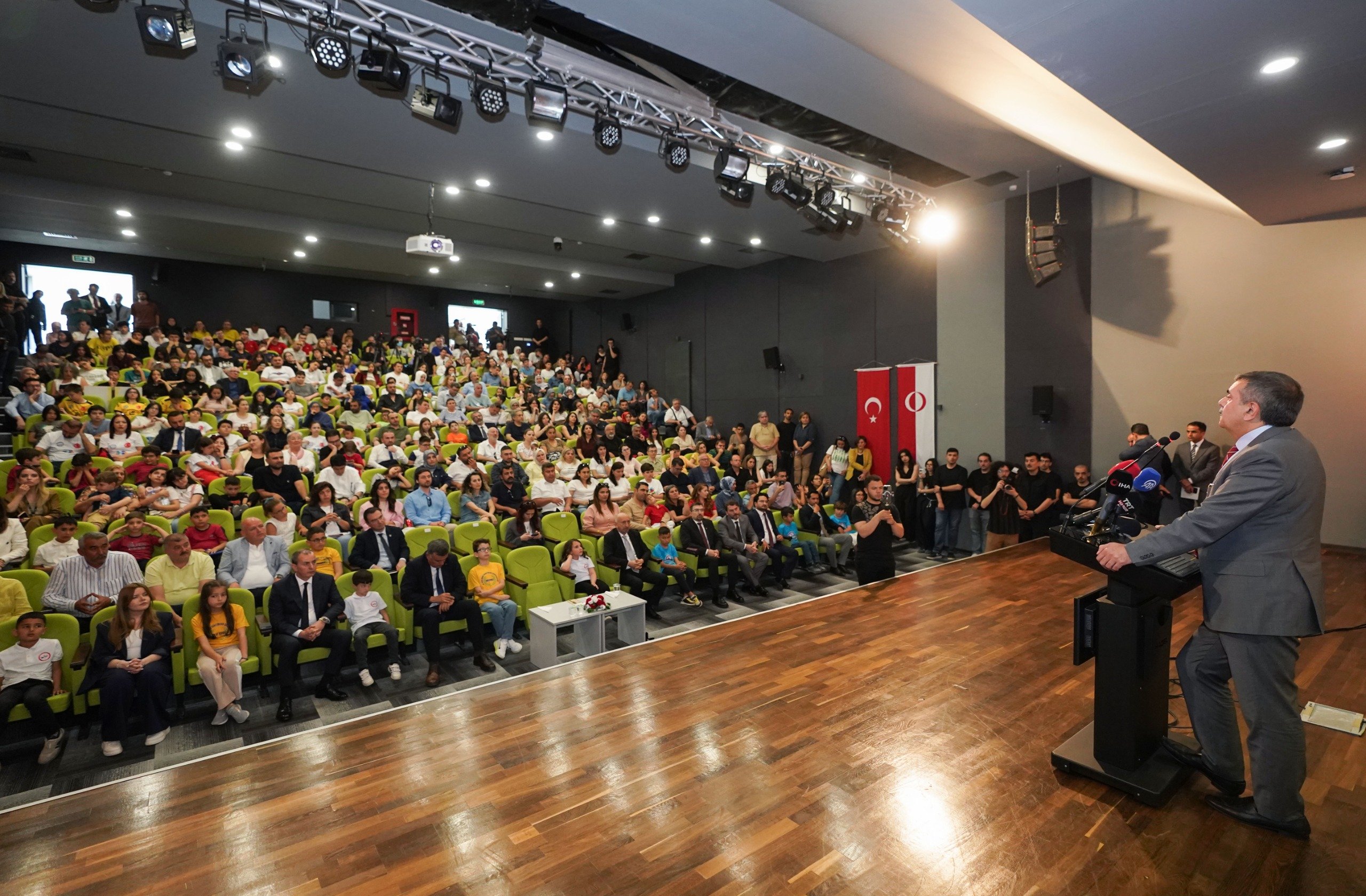 Milli Eğitim Bakanı Yusuf Tekin, Türkiye 7. Okullar Arası Zeka Oyunları Şampiyonası ödül töreninde konuşuyor.