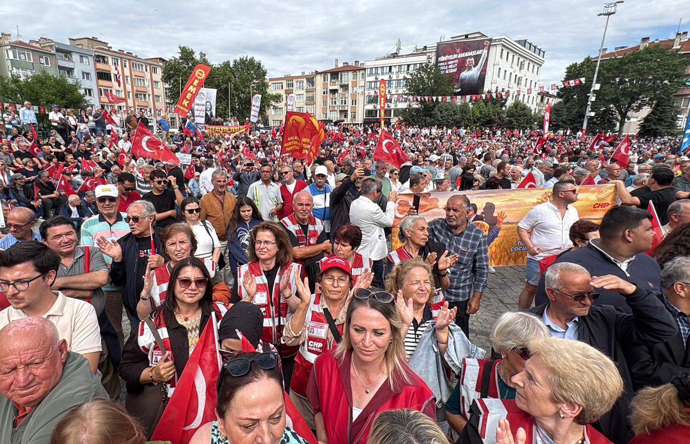Özgür Özel halka sesleniyor