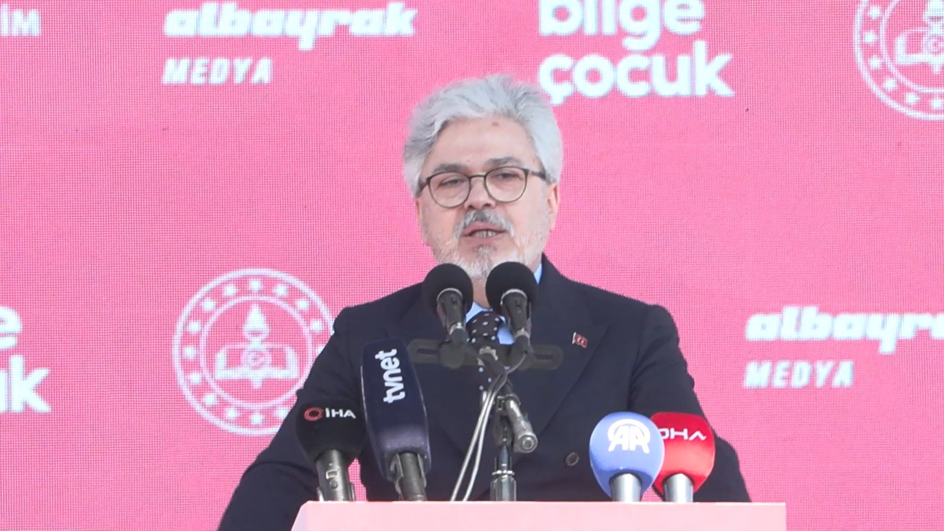 Milli Eğitim Bakan Yardımcısı Ömer Faruk Yelkenci konuşma yapıyor