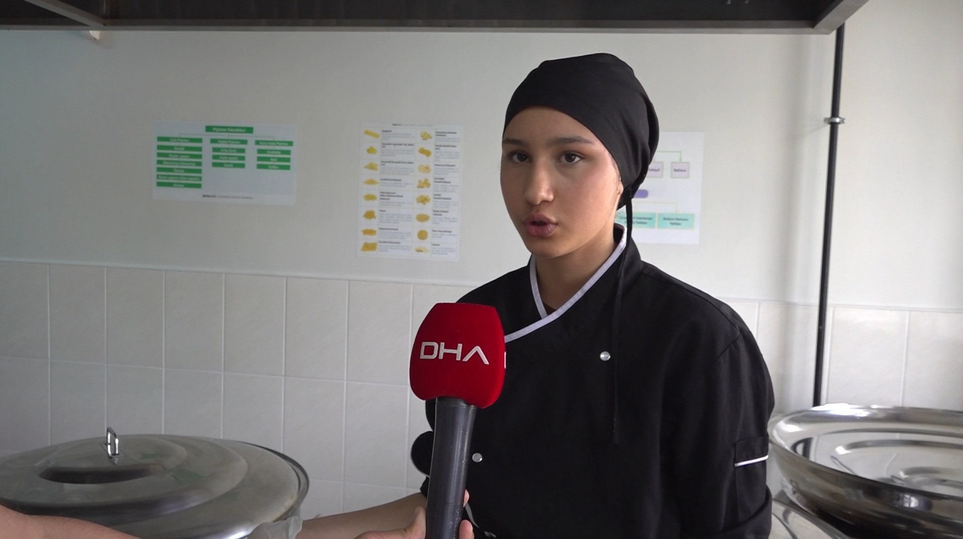 Osmaniye meslek lisesi öğrencileri yemek yapıyor