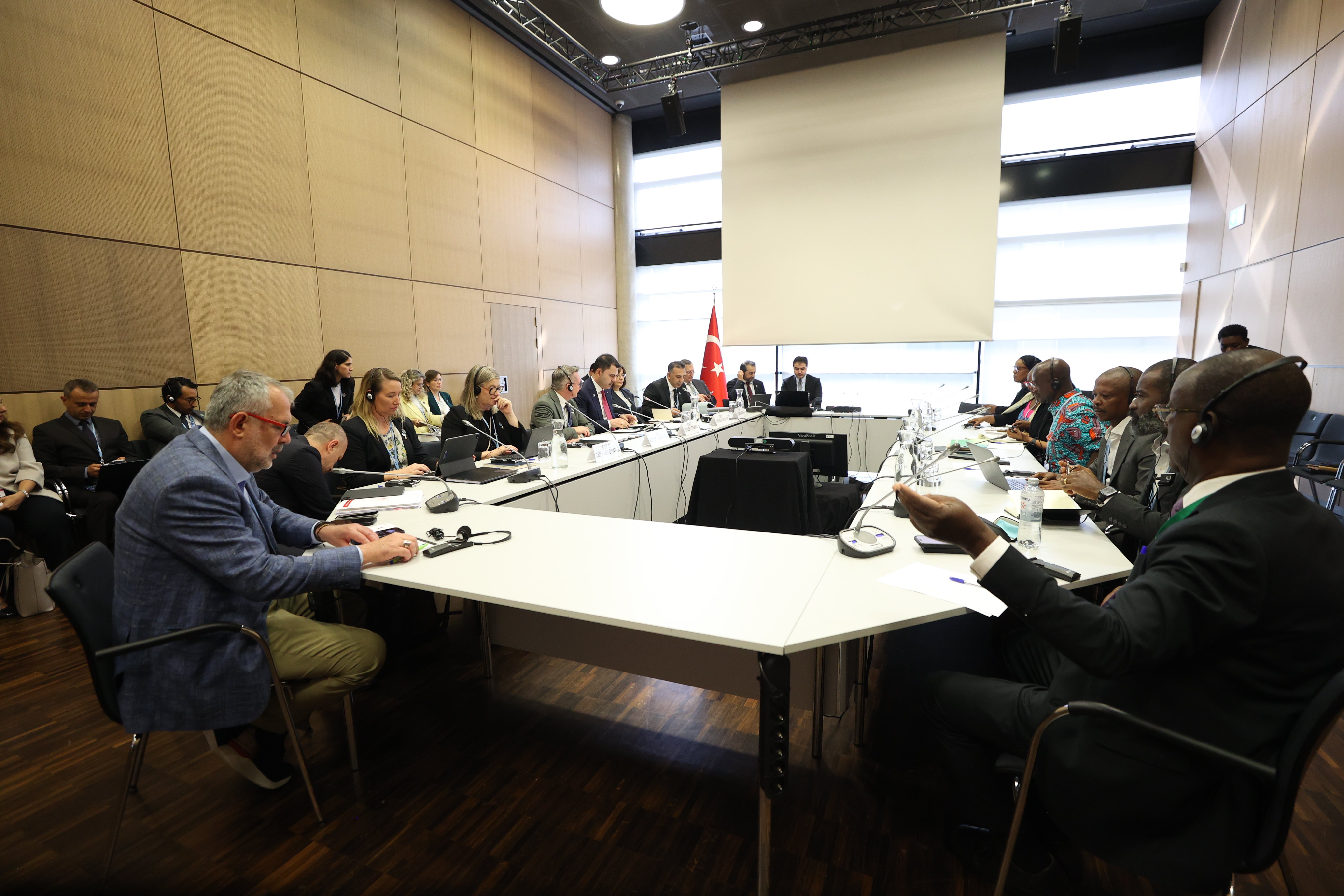 Bakan Kurum, Alman mevkidaşı ile görüşüyor