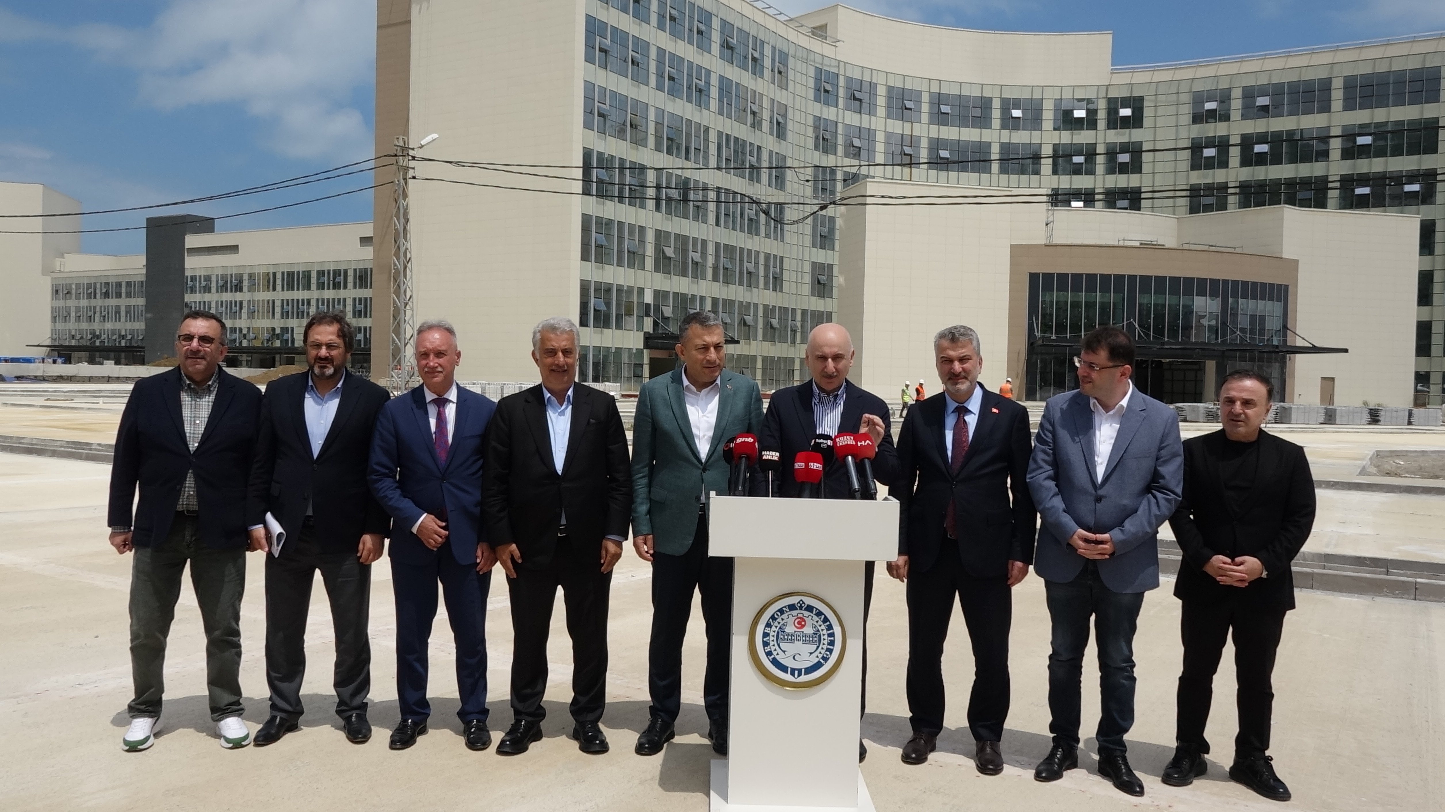 Adil Karaismailoğlu ve protokol üyeleri