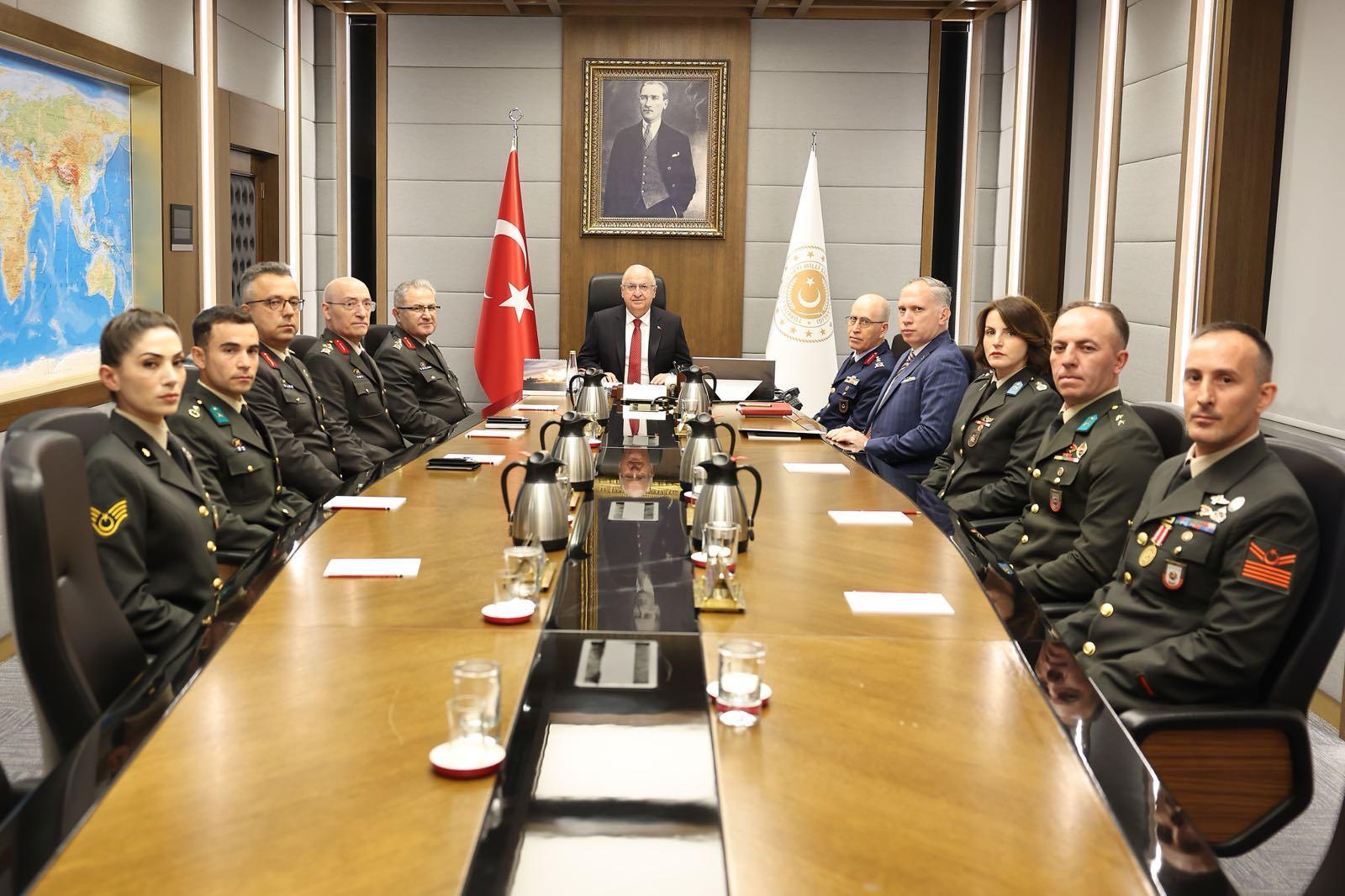 Milli Savunma Bakanı Yaşar Güler Kara Kuvvetleri Komutanını kabul etti