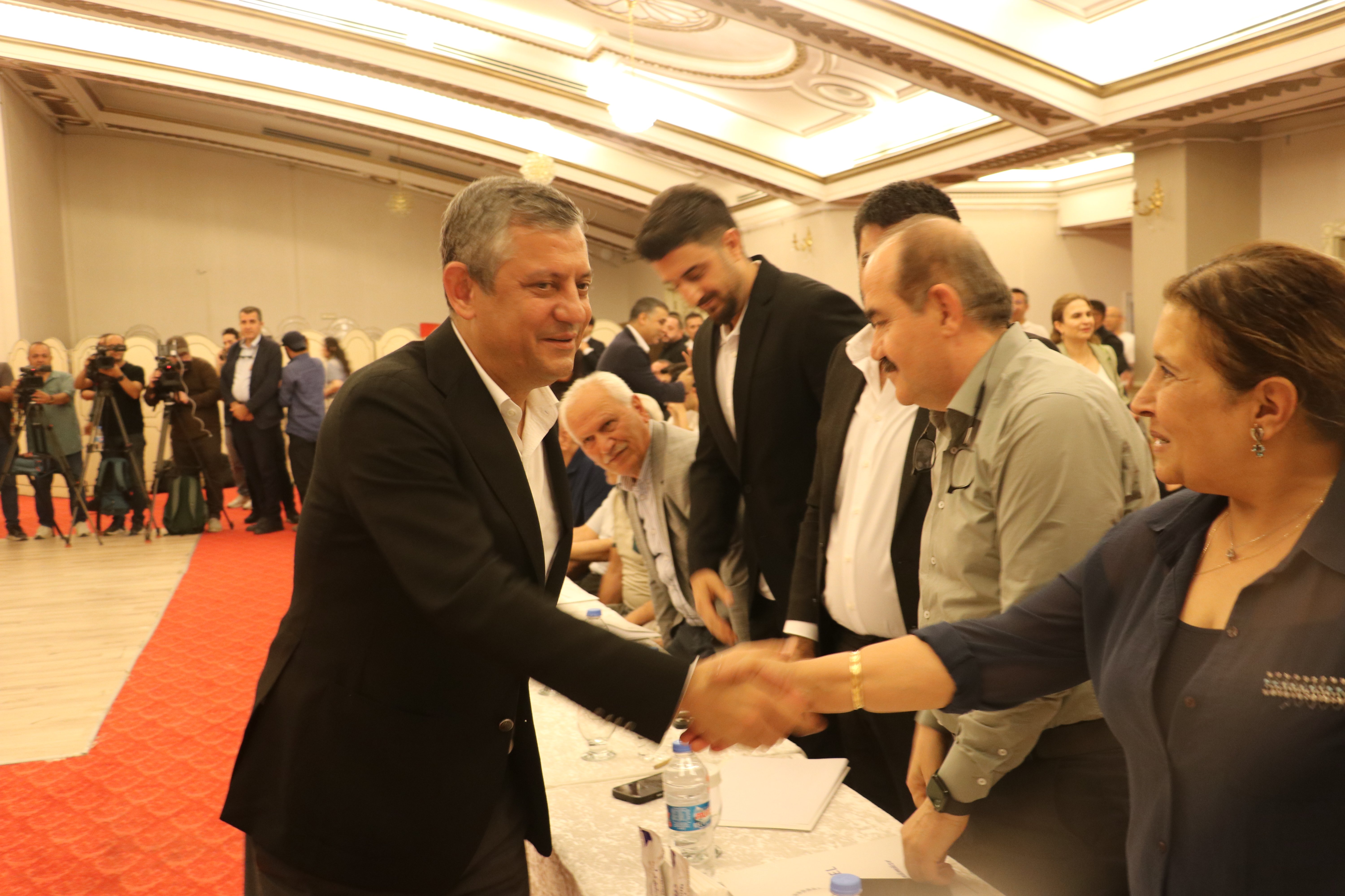 Özgür Özel Diyarbakır ziyareti