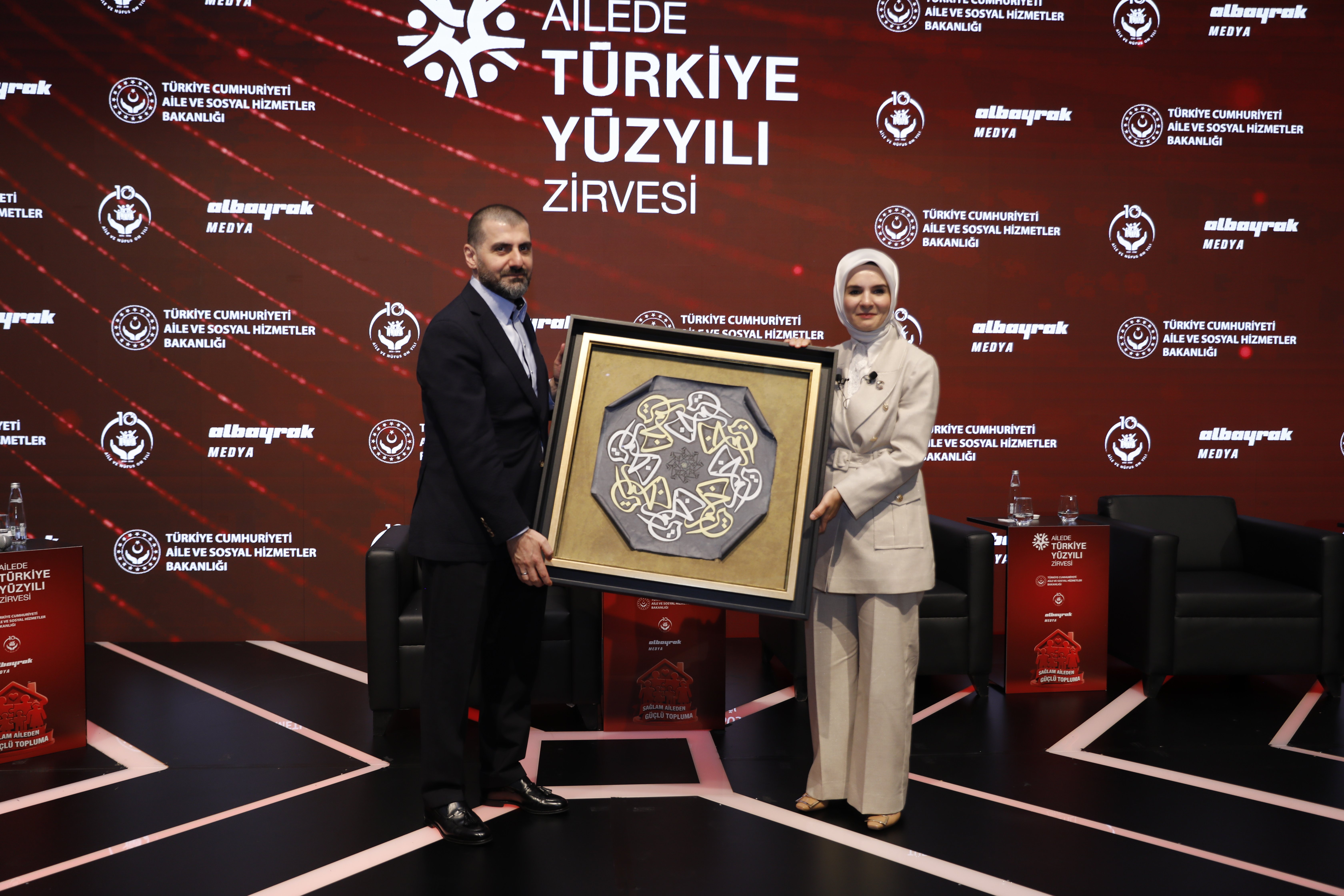 Mahinur Özdemir Göktaş konuşma yapıyor