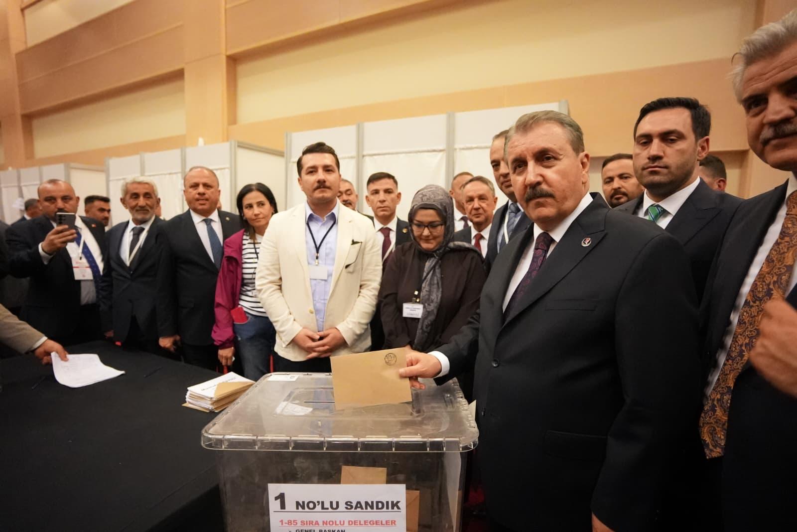 Mustafa Destici kurultayda