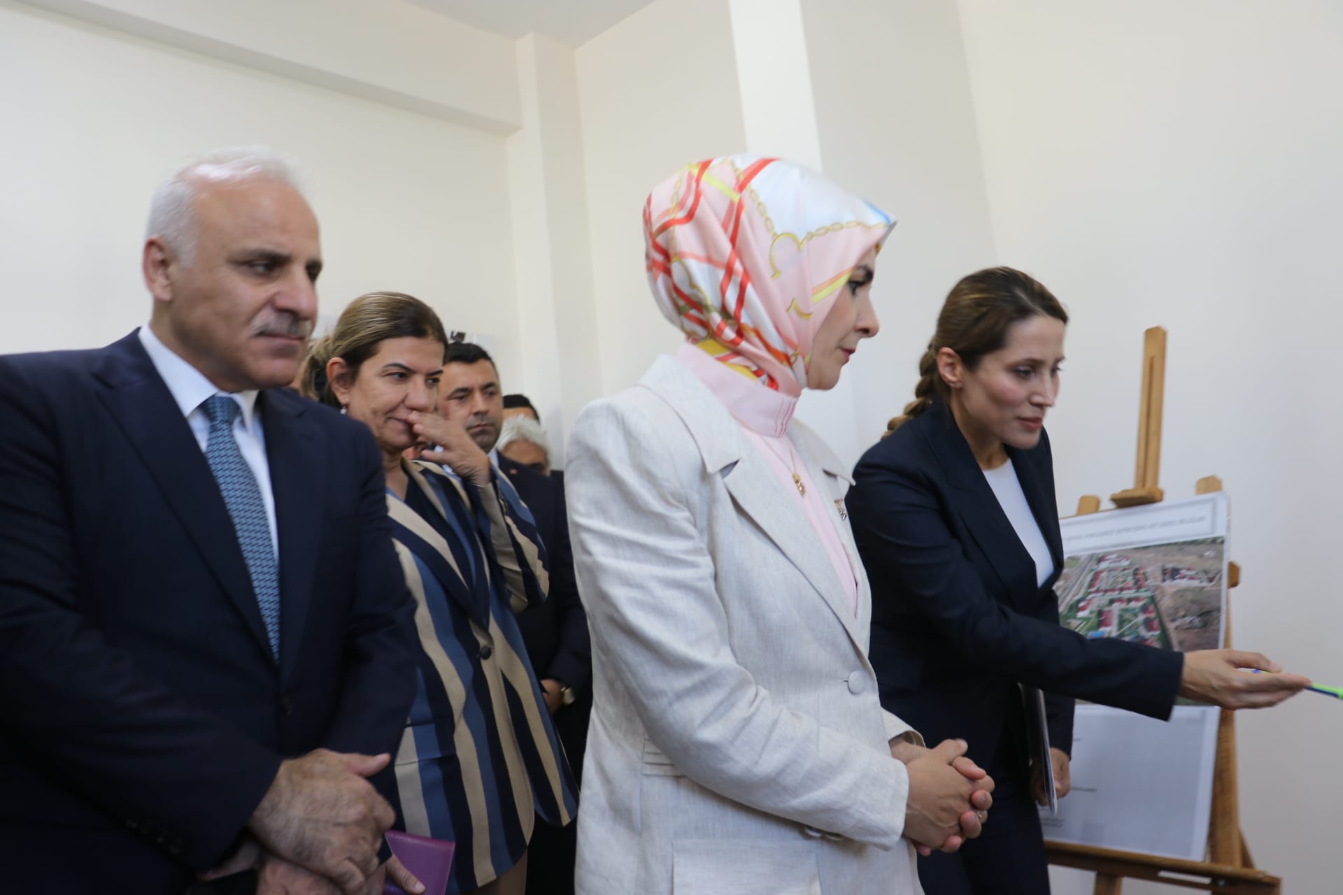 Bakan Mahinur Özdemir Göktaş, Diyarbakır ziyaretinde incelemelerde bulundu.
