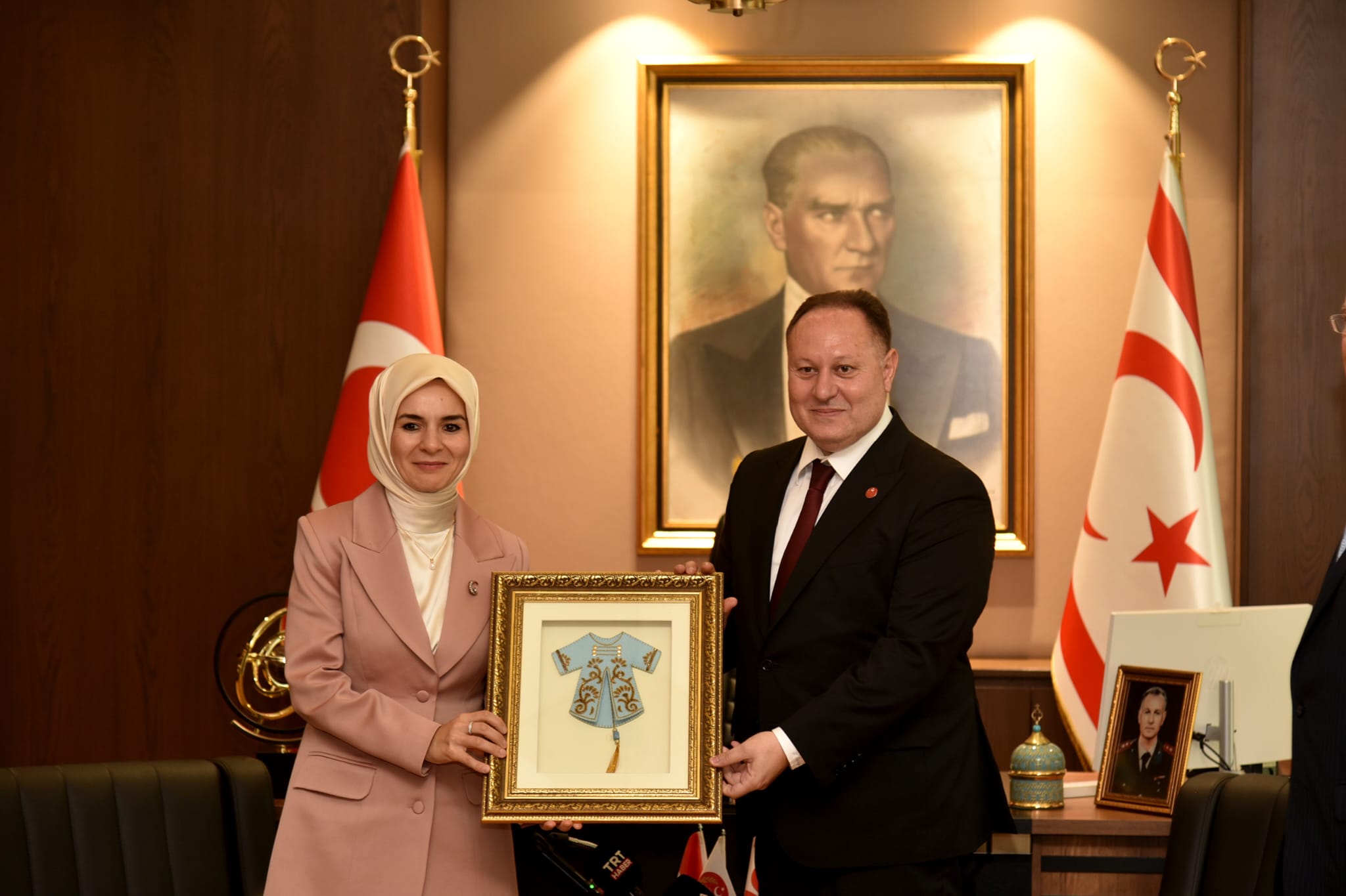 KKTC Cumhuriyet Meclisi Başkanı Ziya Öztürkler, Aile ve Sosyal Hizmetler Bakanı Mahinur Özdemir Göktaş’ı kabul etti.