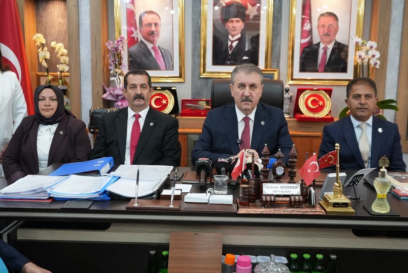 İstanbul Barosu binası önündeki pankart