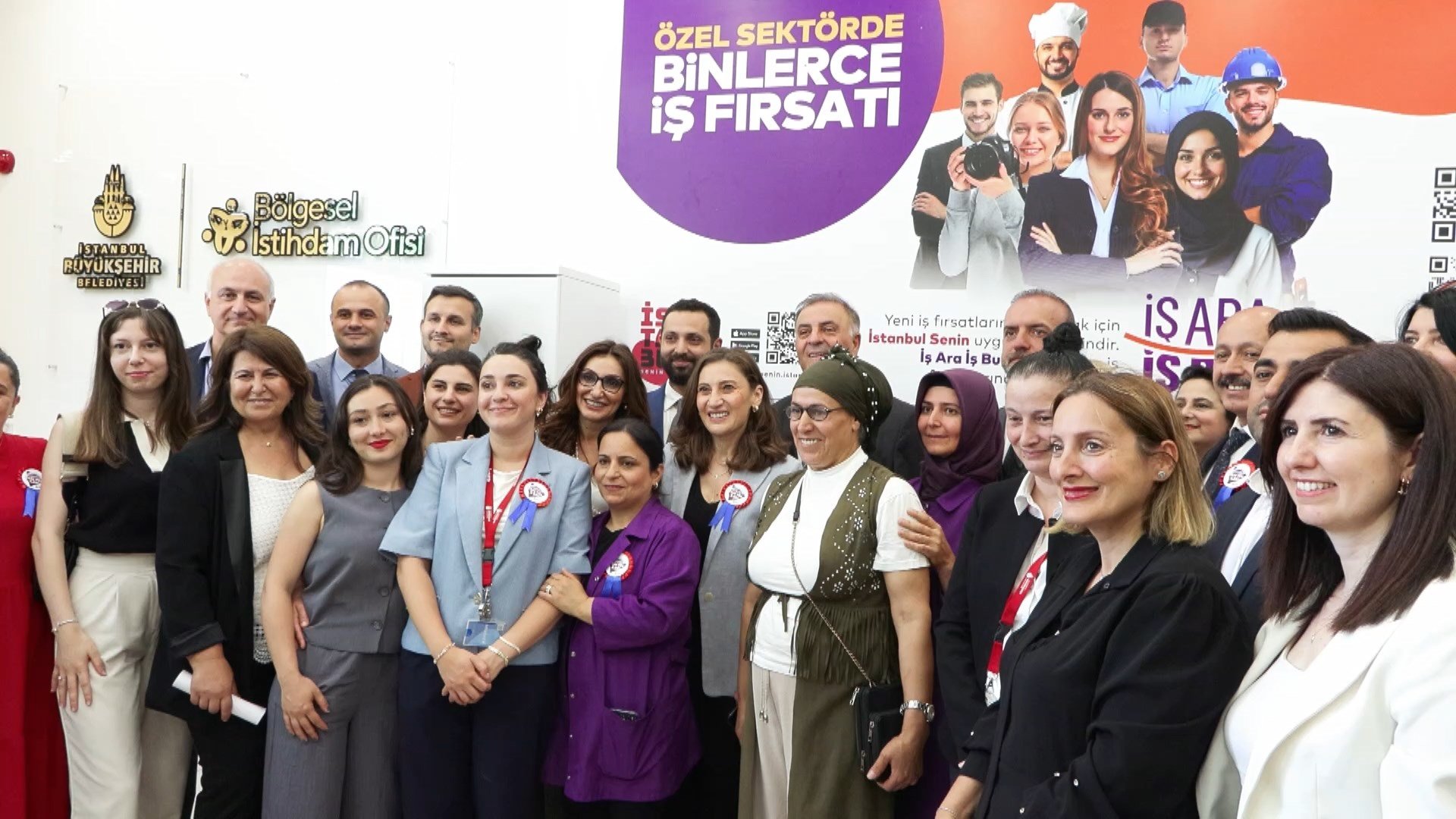 Sancaktepe Kent Lokantası’nda vatandaşlar sırada bekliyor.