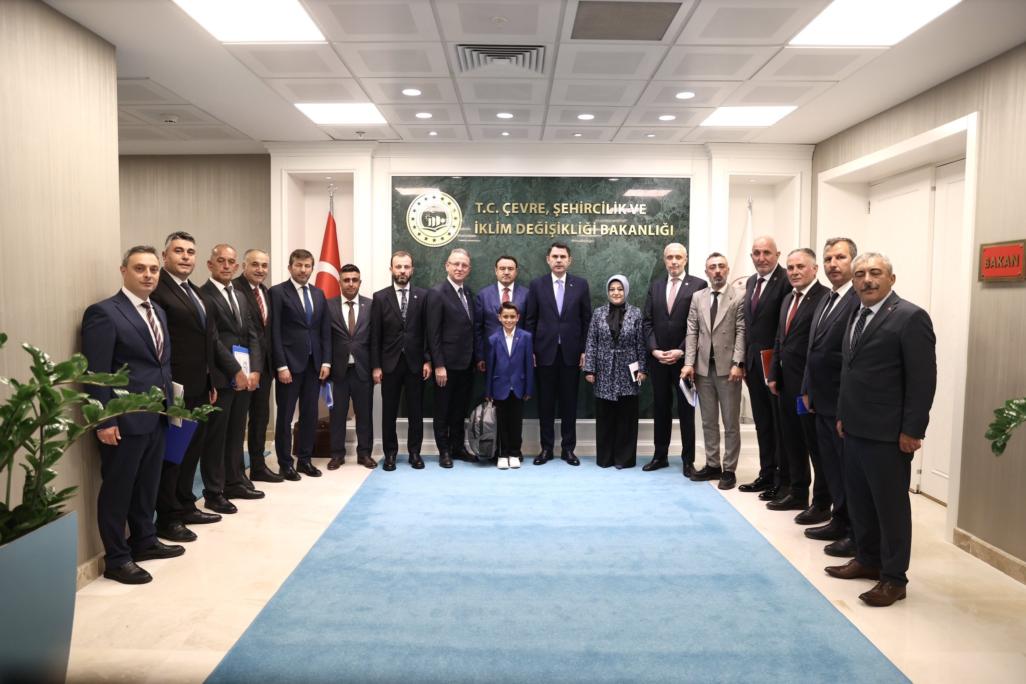 Bakan Murat Kurum ve beraberindeki heyet toplantıda