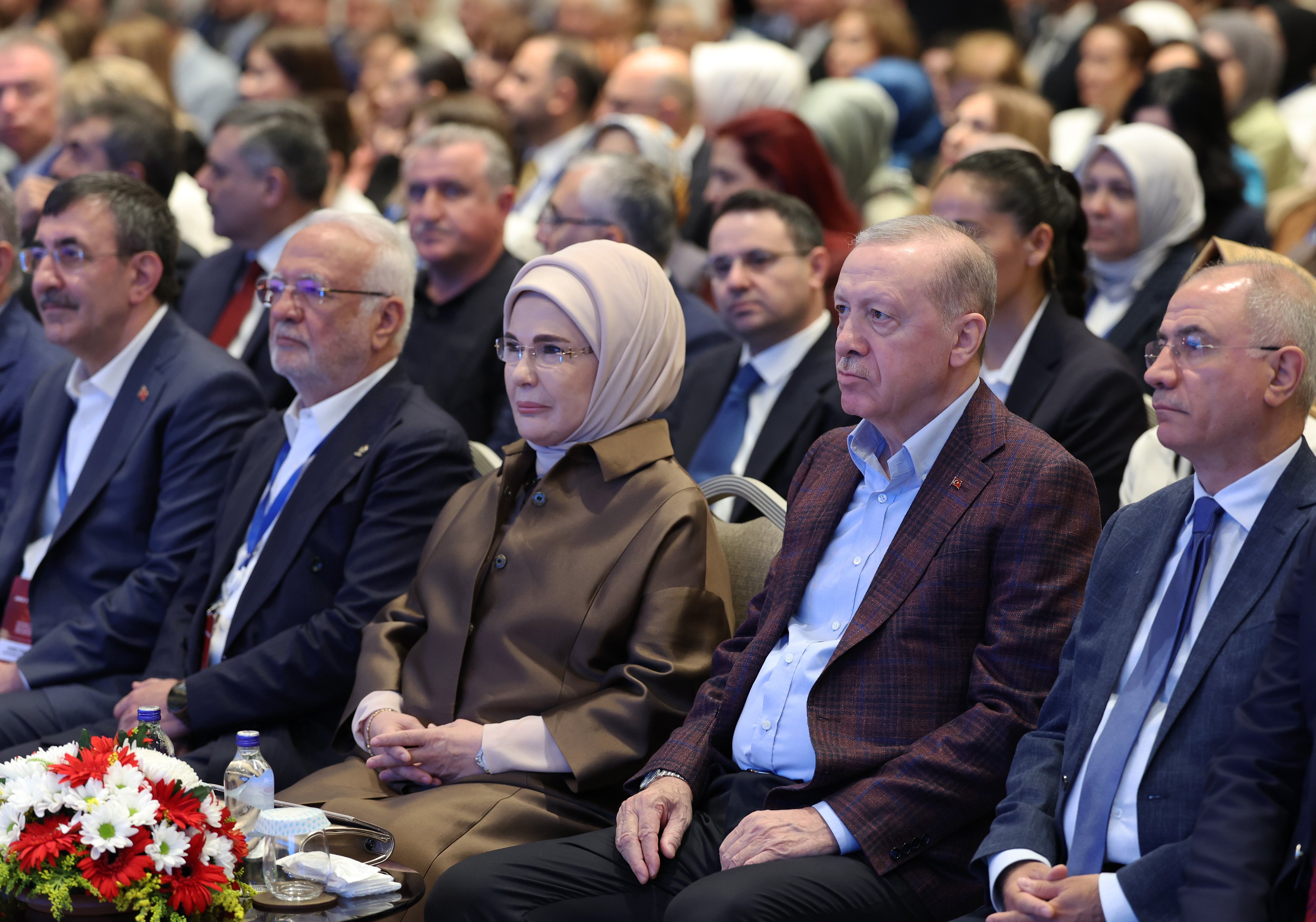Cumhurbaşkanı Erdoğan partililere hitap ediyor