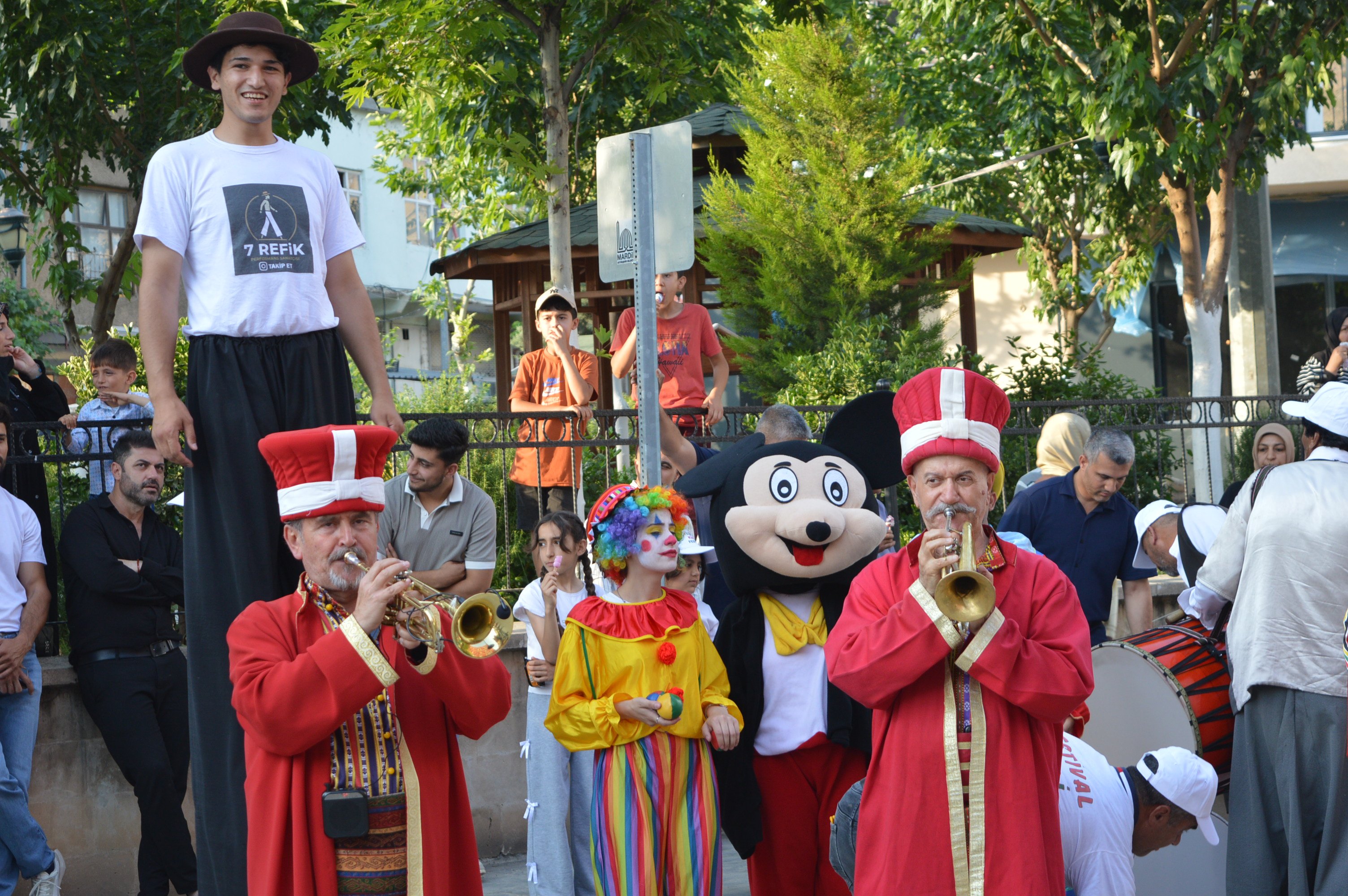 Mardin festival kortej yürüyüşü