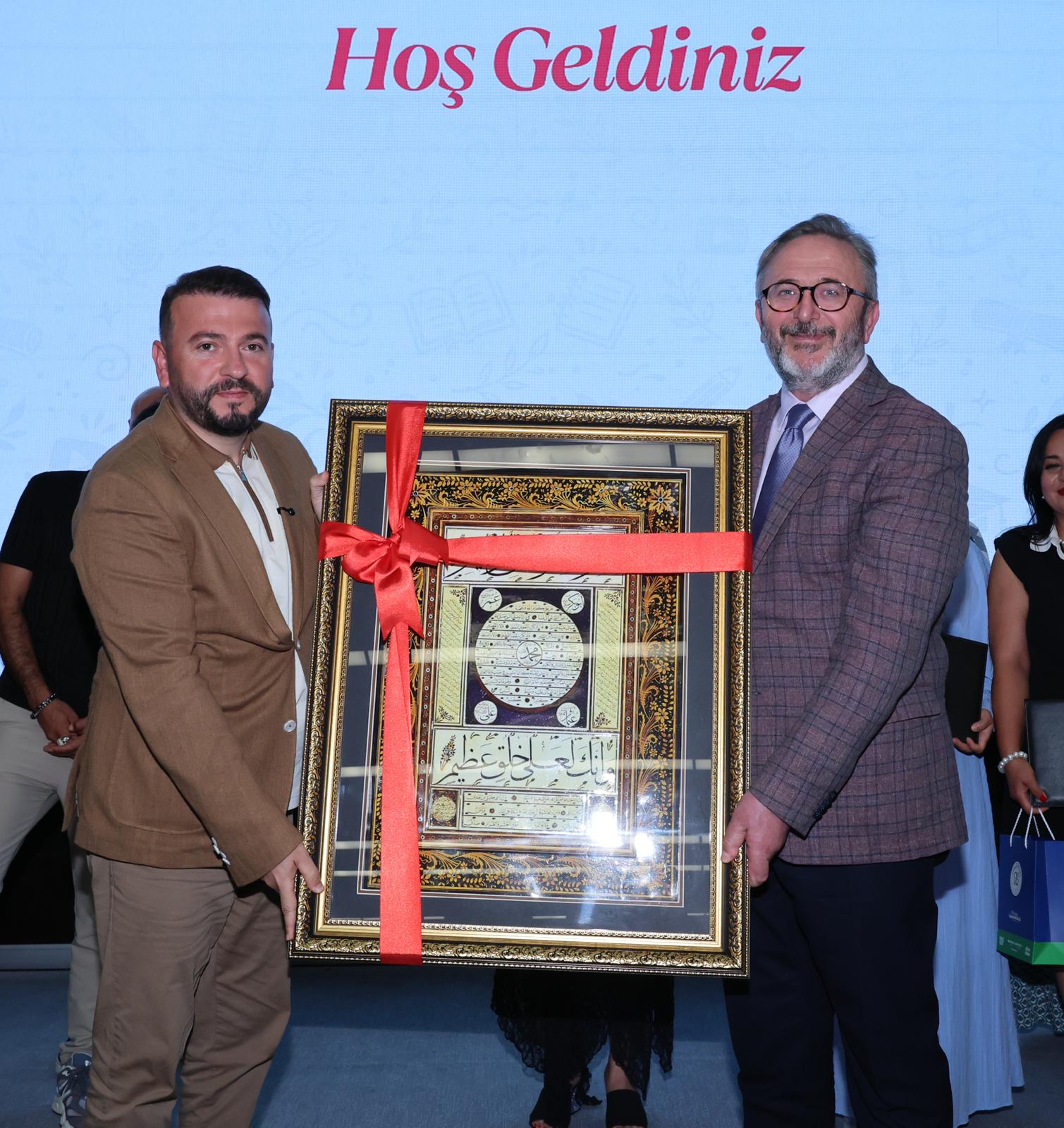 Mustafa Candaroğlu mezuniyet töreninde konuşma yapıyor