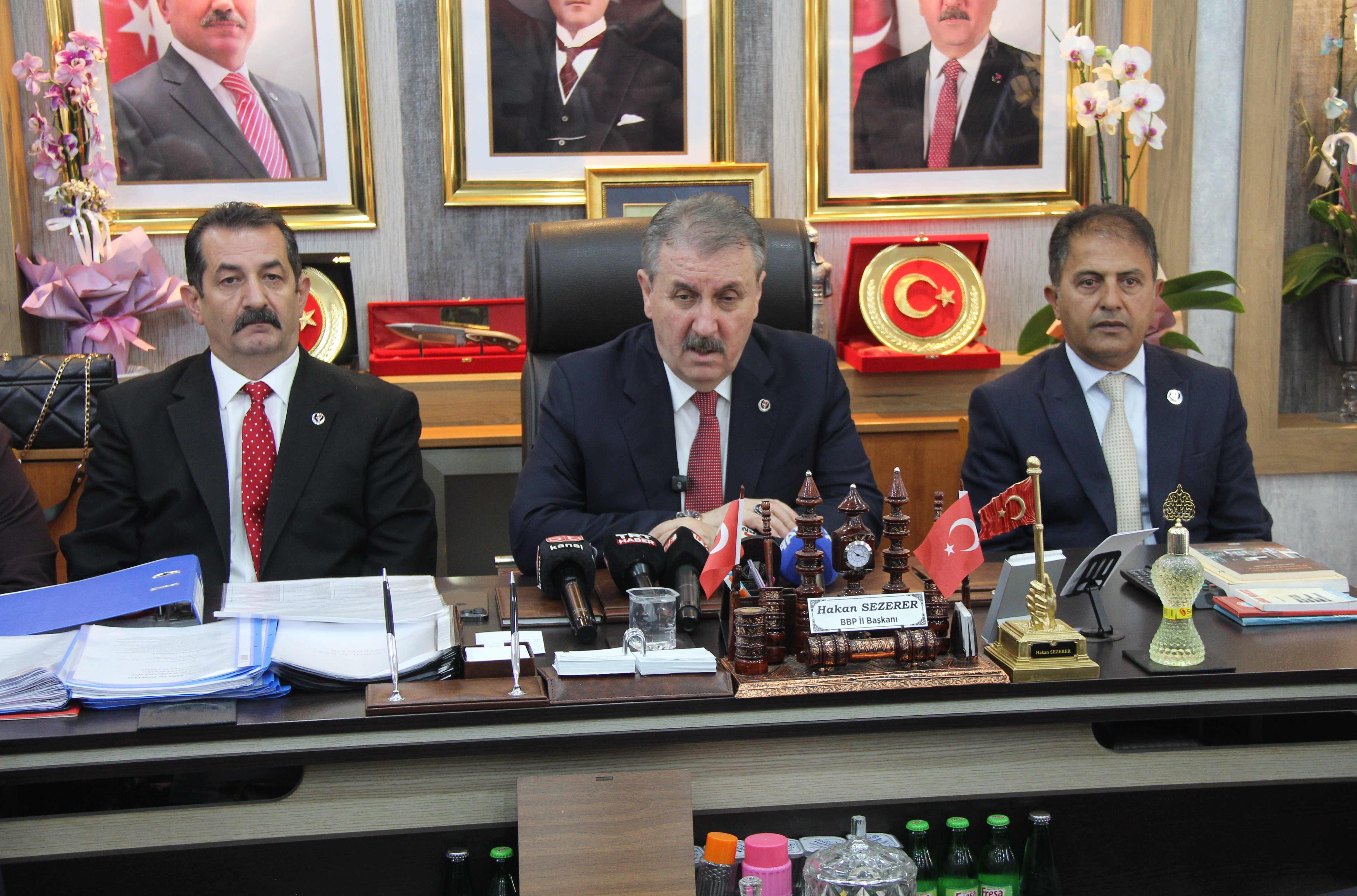 Mustafa Destici İstanbul Barosu açıklaması yapıyor