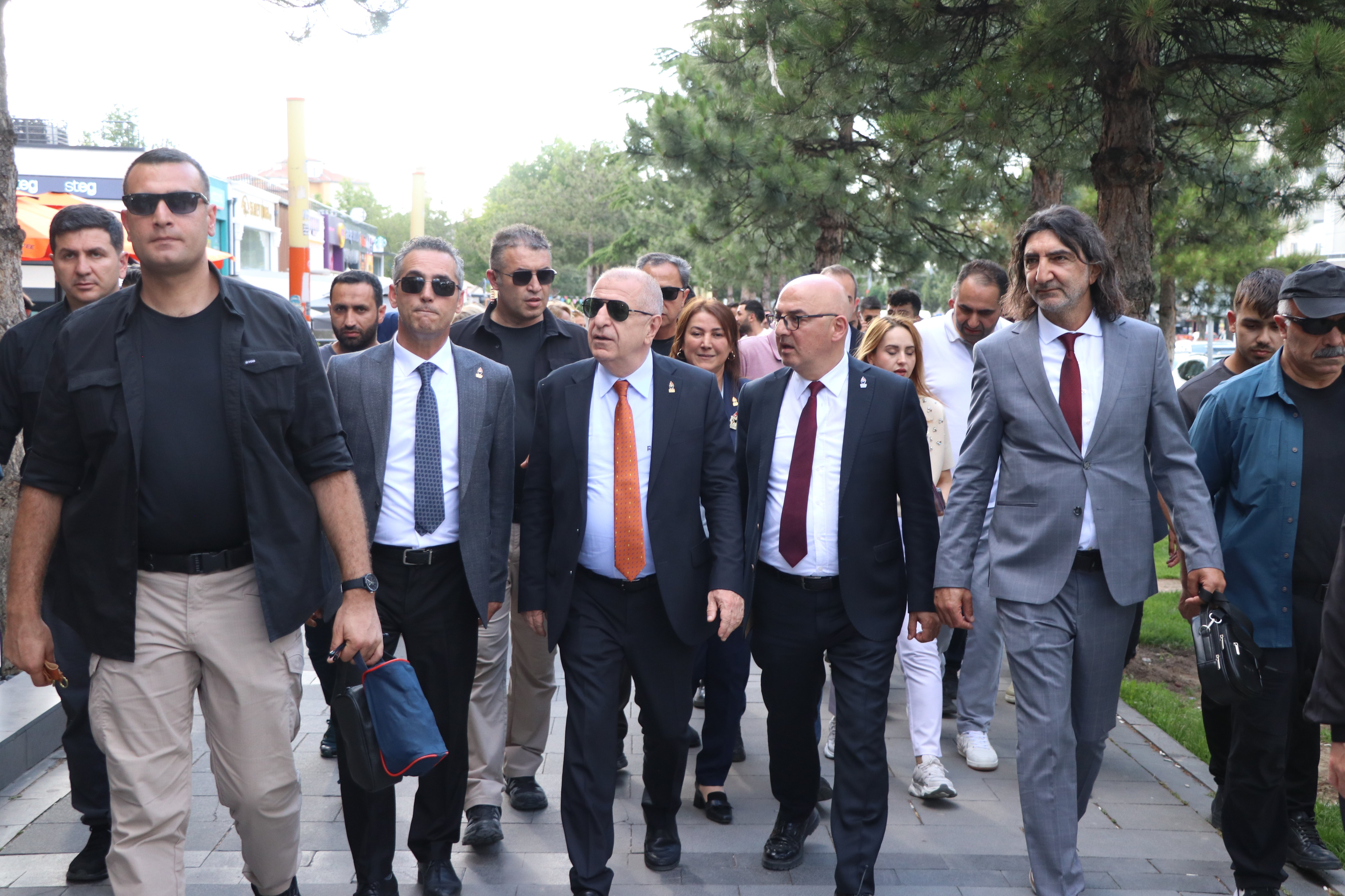 Ümit Özdağ esnaf ziyareti
