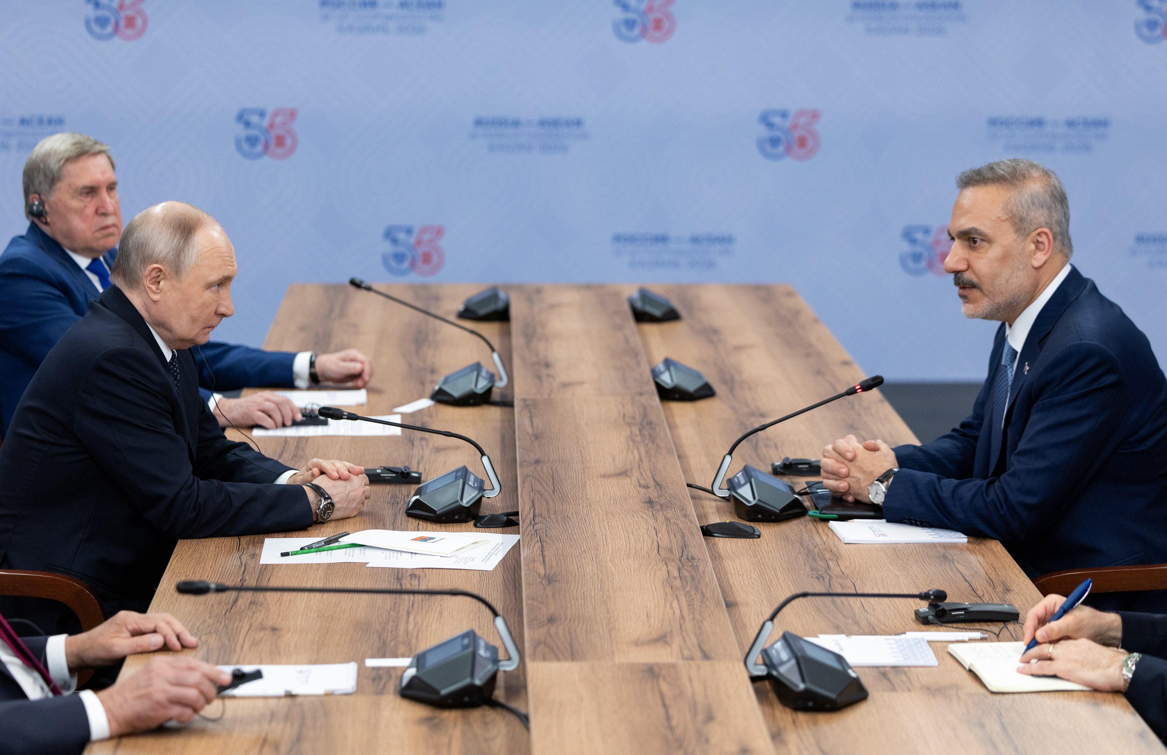 Dışişleri Bakanı Hakan Fidan, Rusya Devlet Başkanı Vladimir Putin tarafından kabul edildiğinde çekilen görüntü.