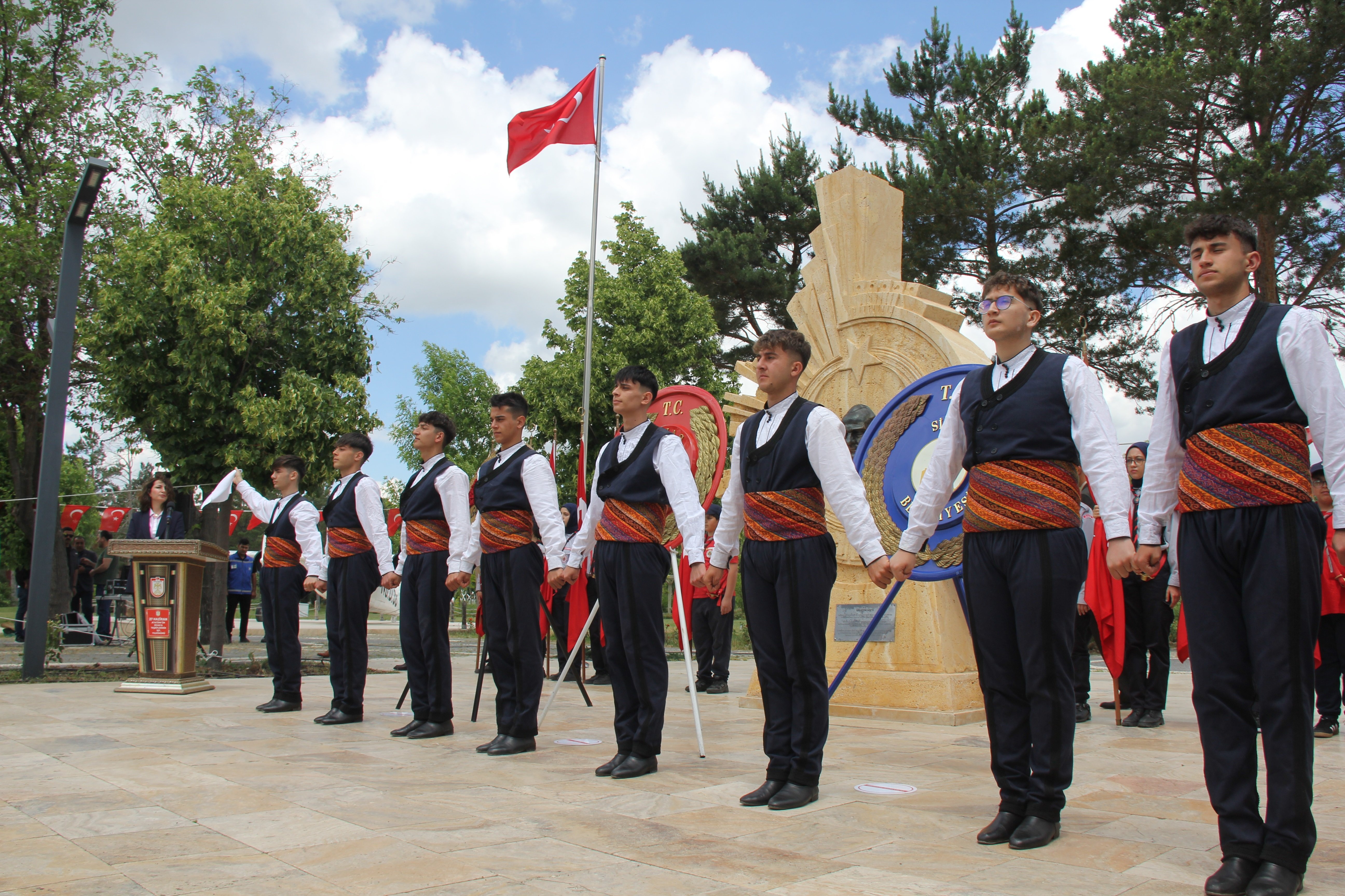 Sivas Atatürk 107. yıl halk oyunları