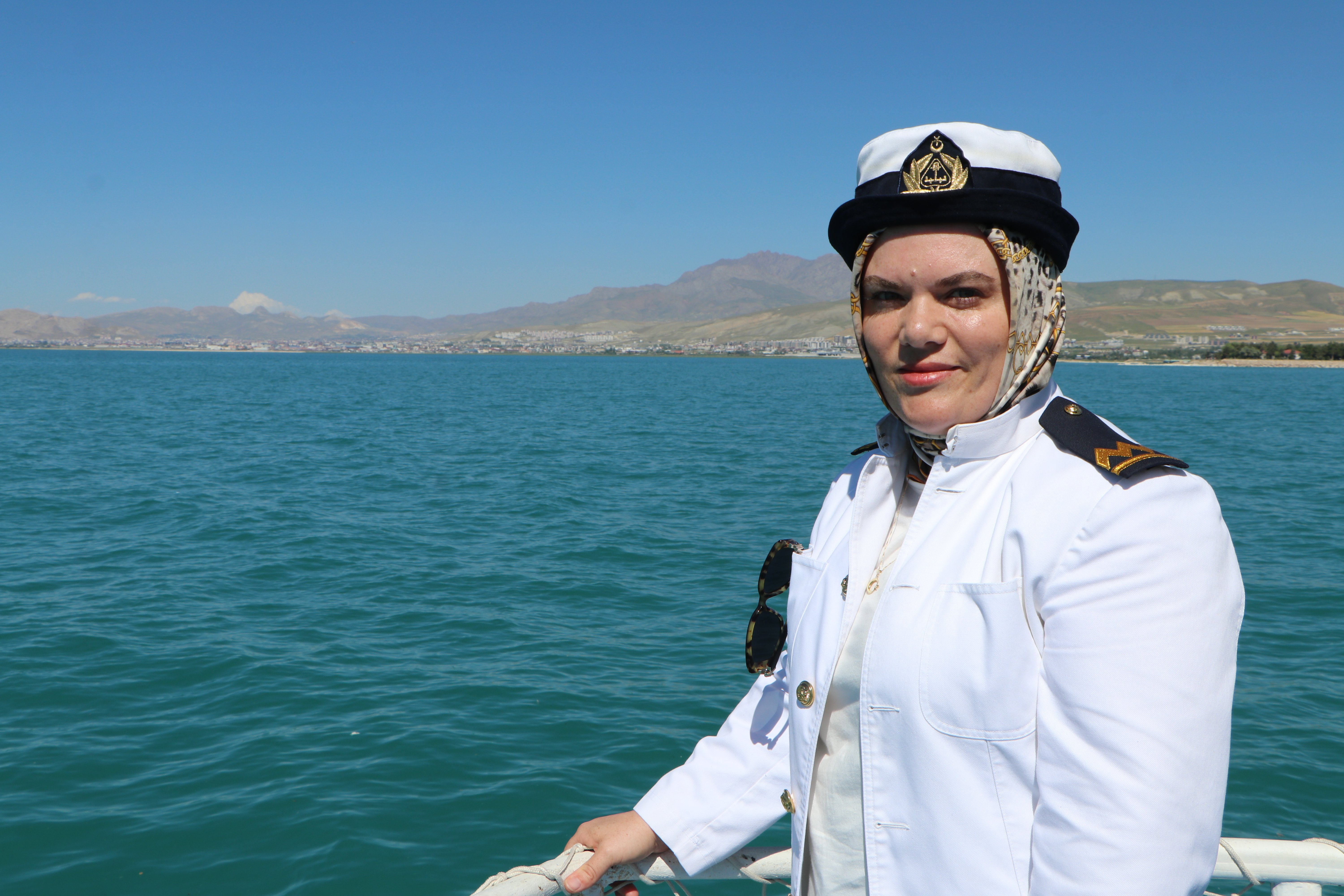 Van Gölü kaptanı kadın