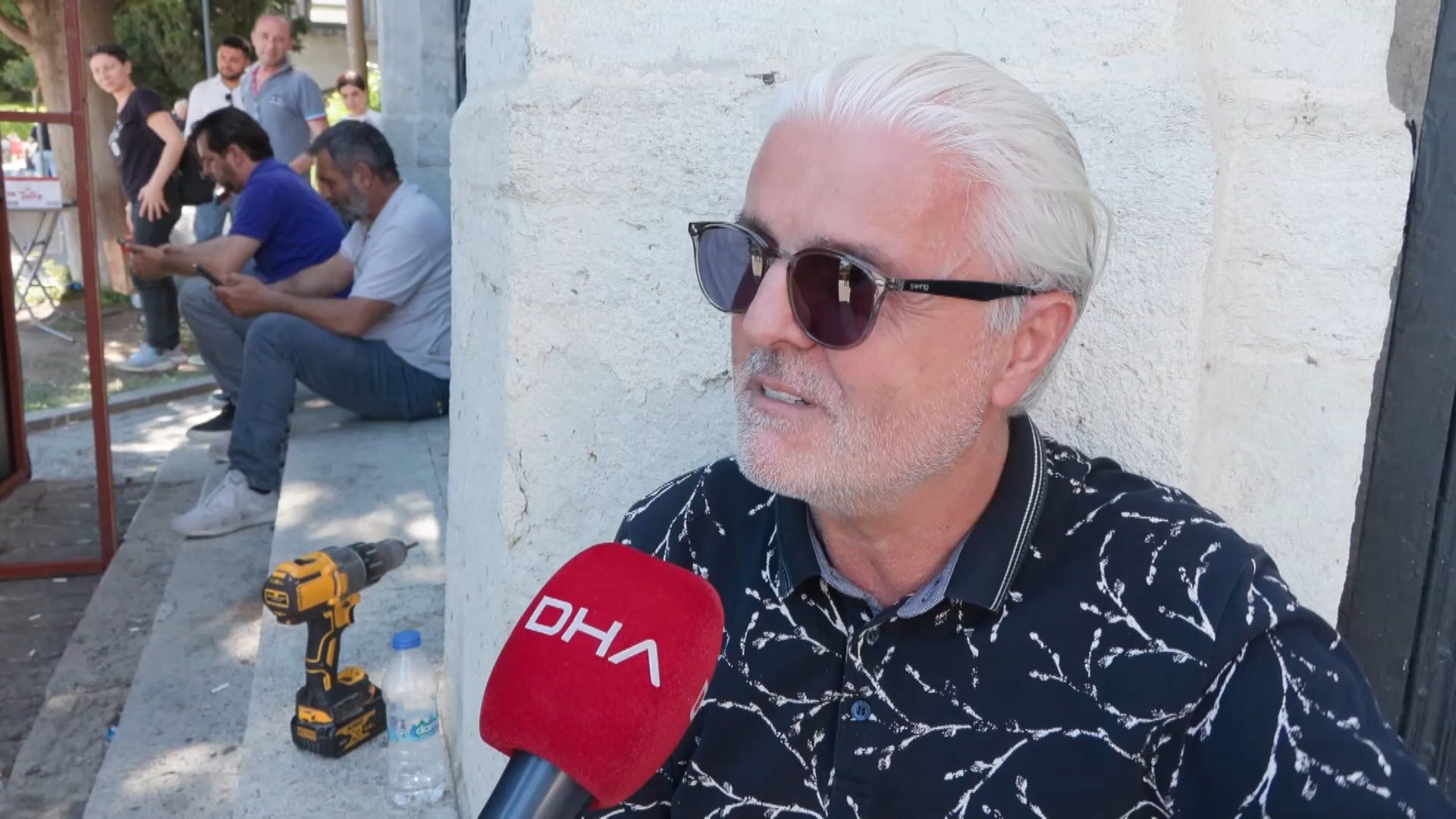 YDT sınavından çıkan adaylar