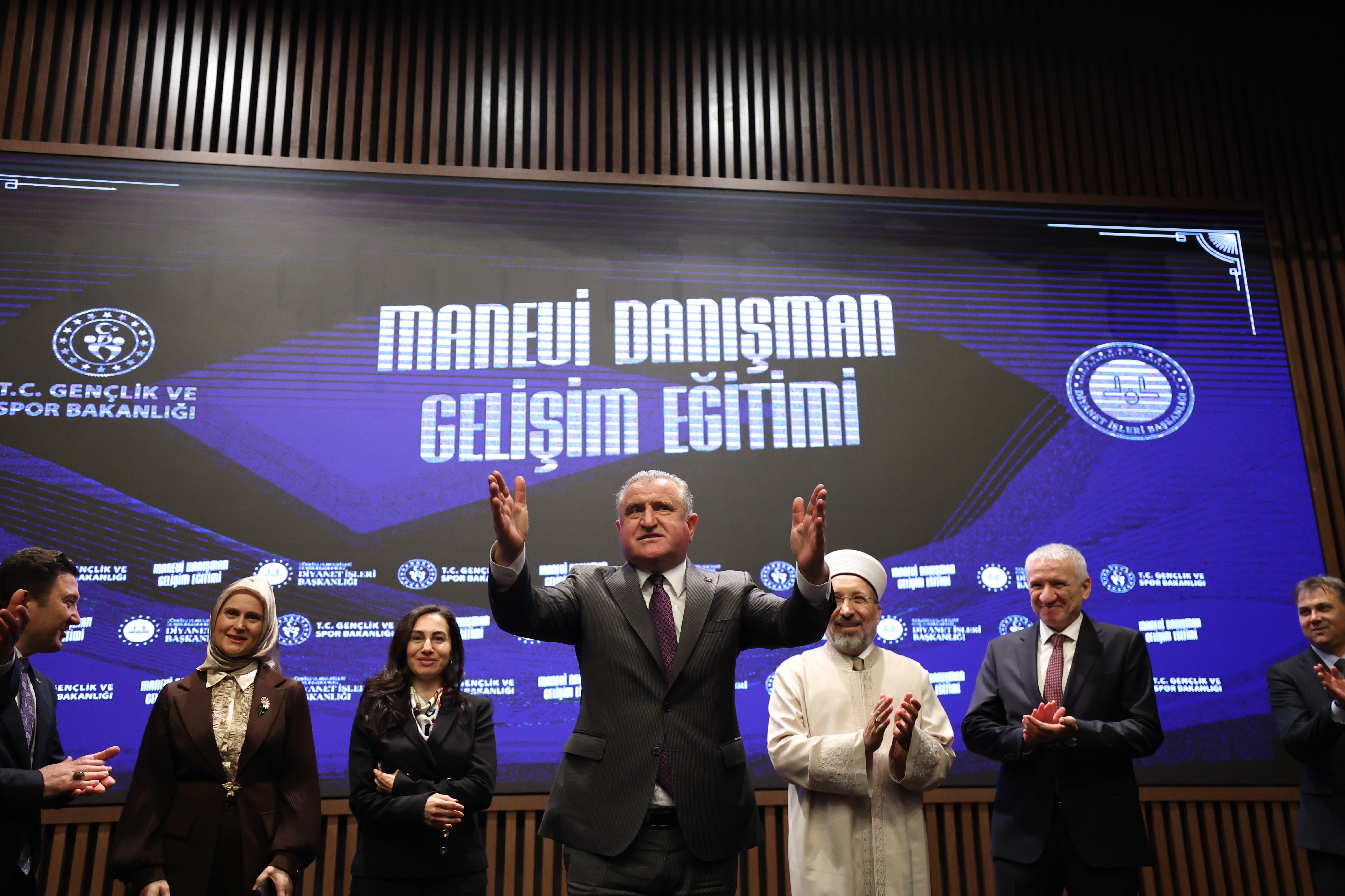 Gençlik ve Spor Bakanı Osman Aşkın Bak Manevi Danışmanlık Programı