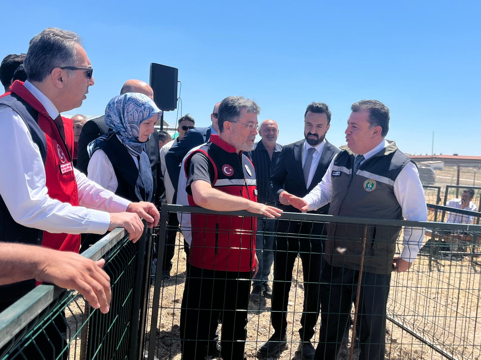 Tarım ve Orman Bakanı Yumaklı hayvan teslim töreninde