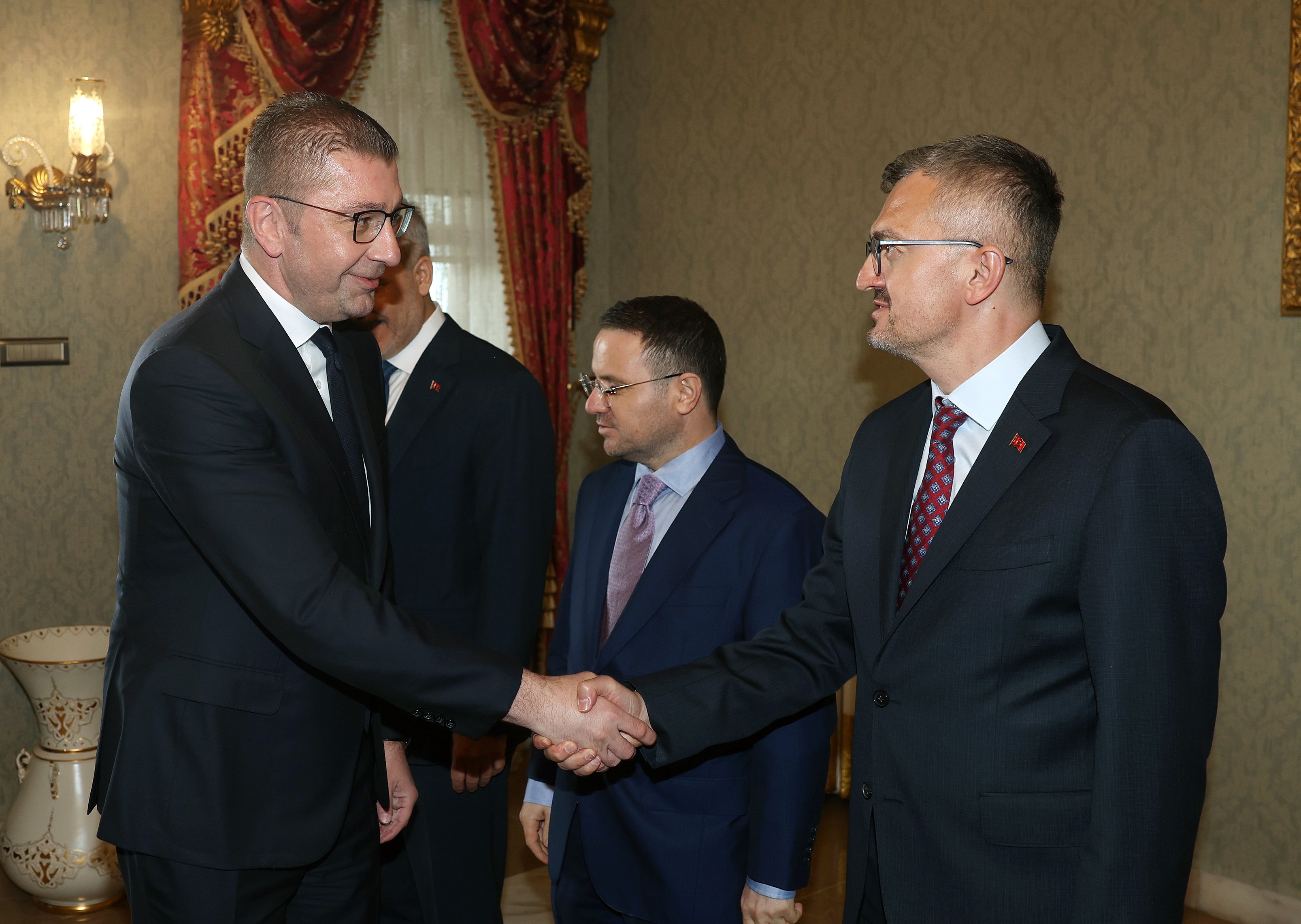 Erdoğan ve Mickoski tokalaşması